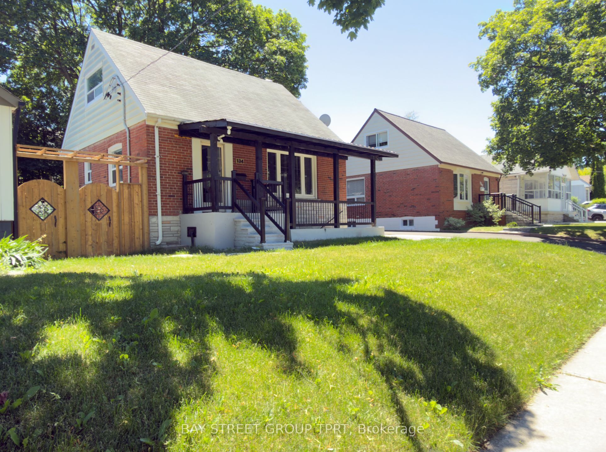 134 Clearbrooke Circle, Toronto, ON M9W 2G1 photo 2