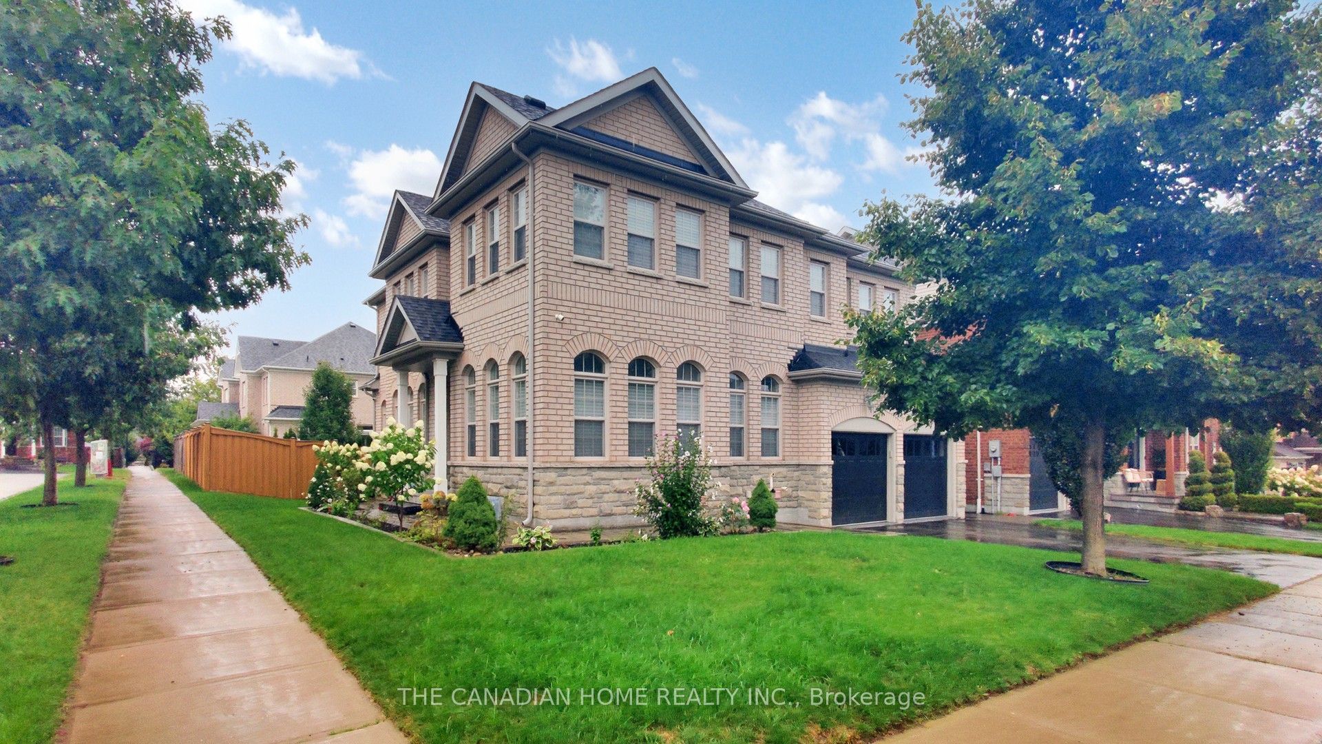 43 McCandless Court, Caledon, ON L7C 3R6 photo 2