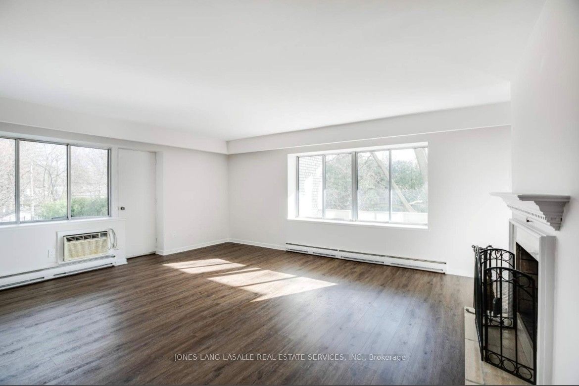 370 Lakeshore Road E 402, Oakville, ON L6J 1J7 photo 3
