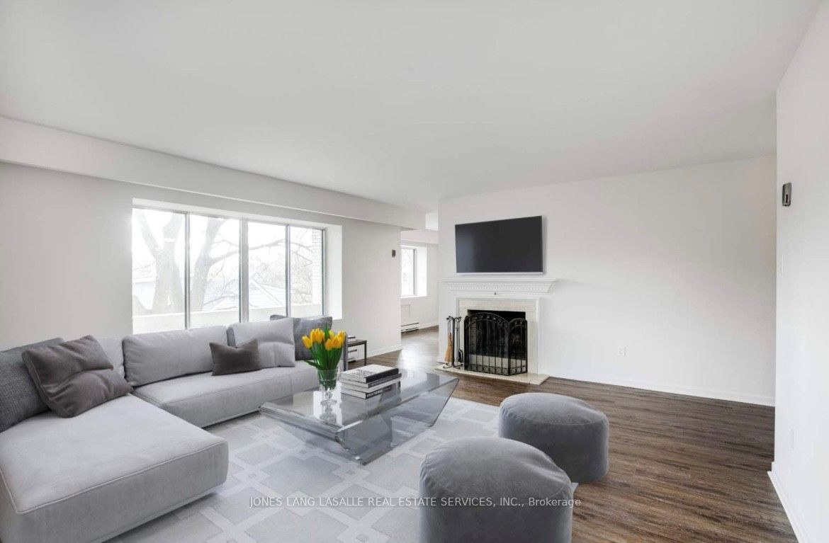 370 Lakeshore Road E 402, Oakville, ON L6J 1J7 photo 4