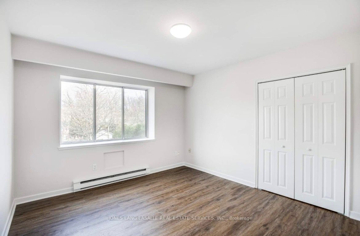 370 Lakeshore Road E 402, Oakville, ON L6J 1J7 photo 5