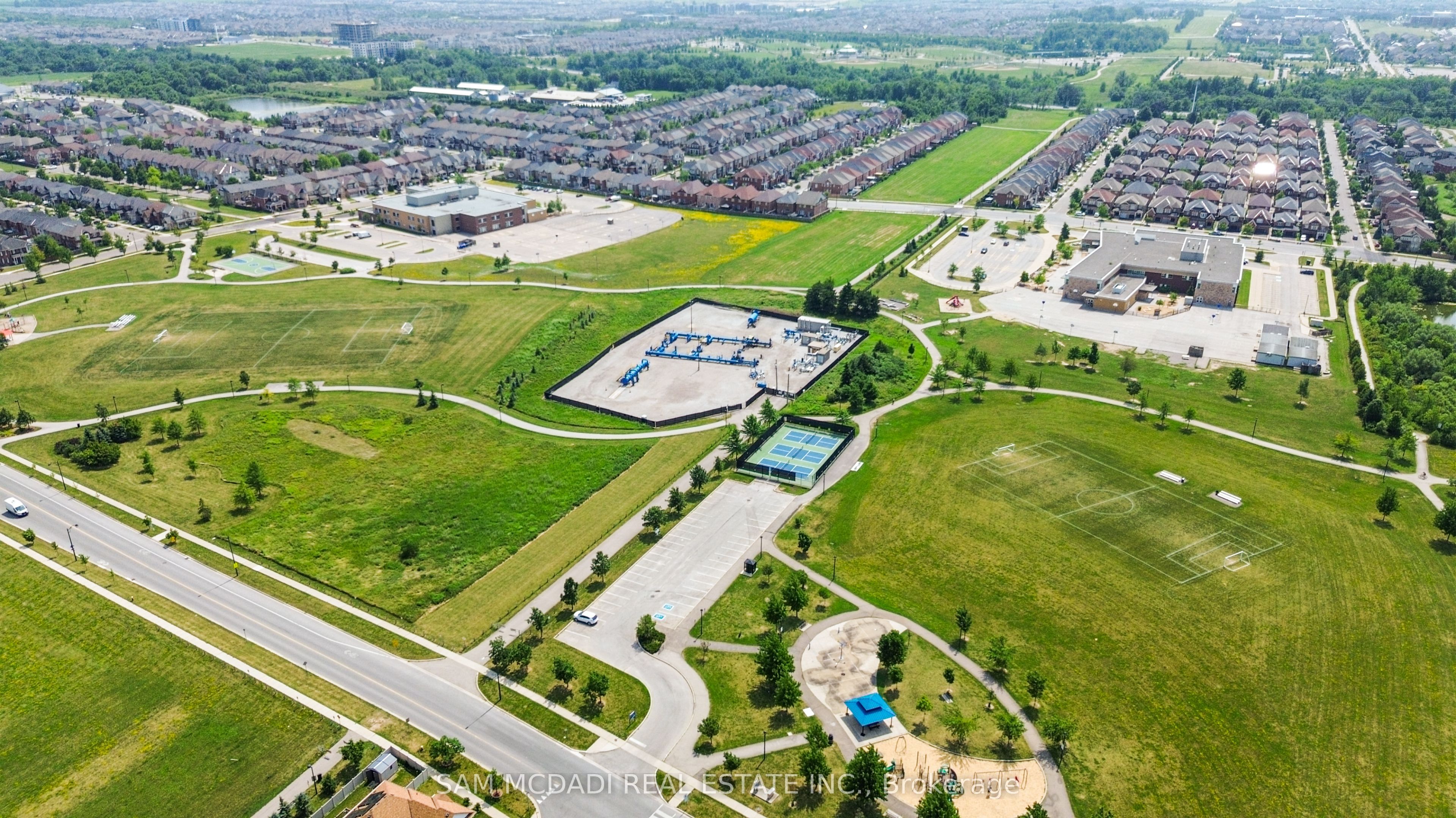 920 Clark Boulevard, Milton, ON L9T 6P5 photo 4