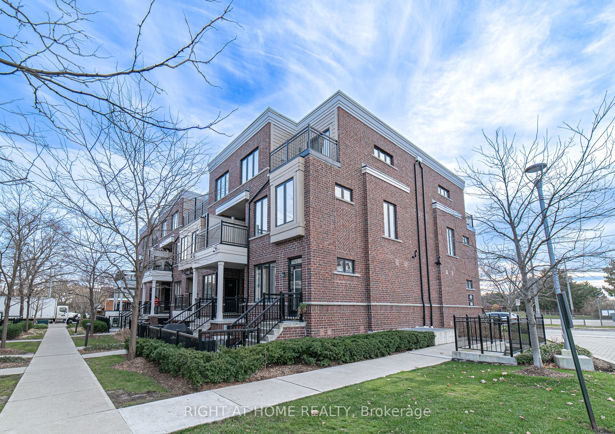 40 Carnation Avenue 109, Toronto, ON M8V 0B8 photo 2
