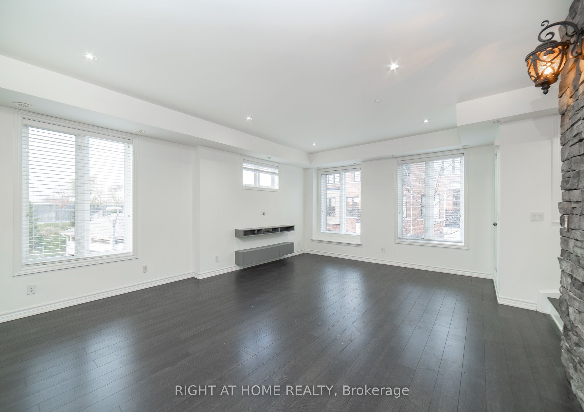 40 Carnation Avenue 109, Toronto, ON M8V 0B8 photo 3