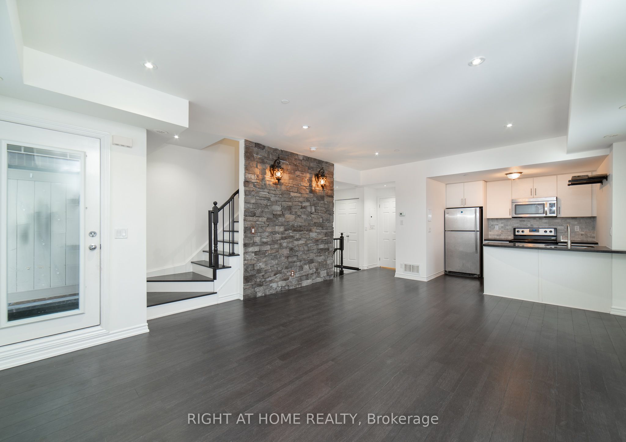 40 Carnation Avenue 109, Toronto, ON M8V 0B8 photo 5