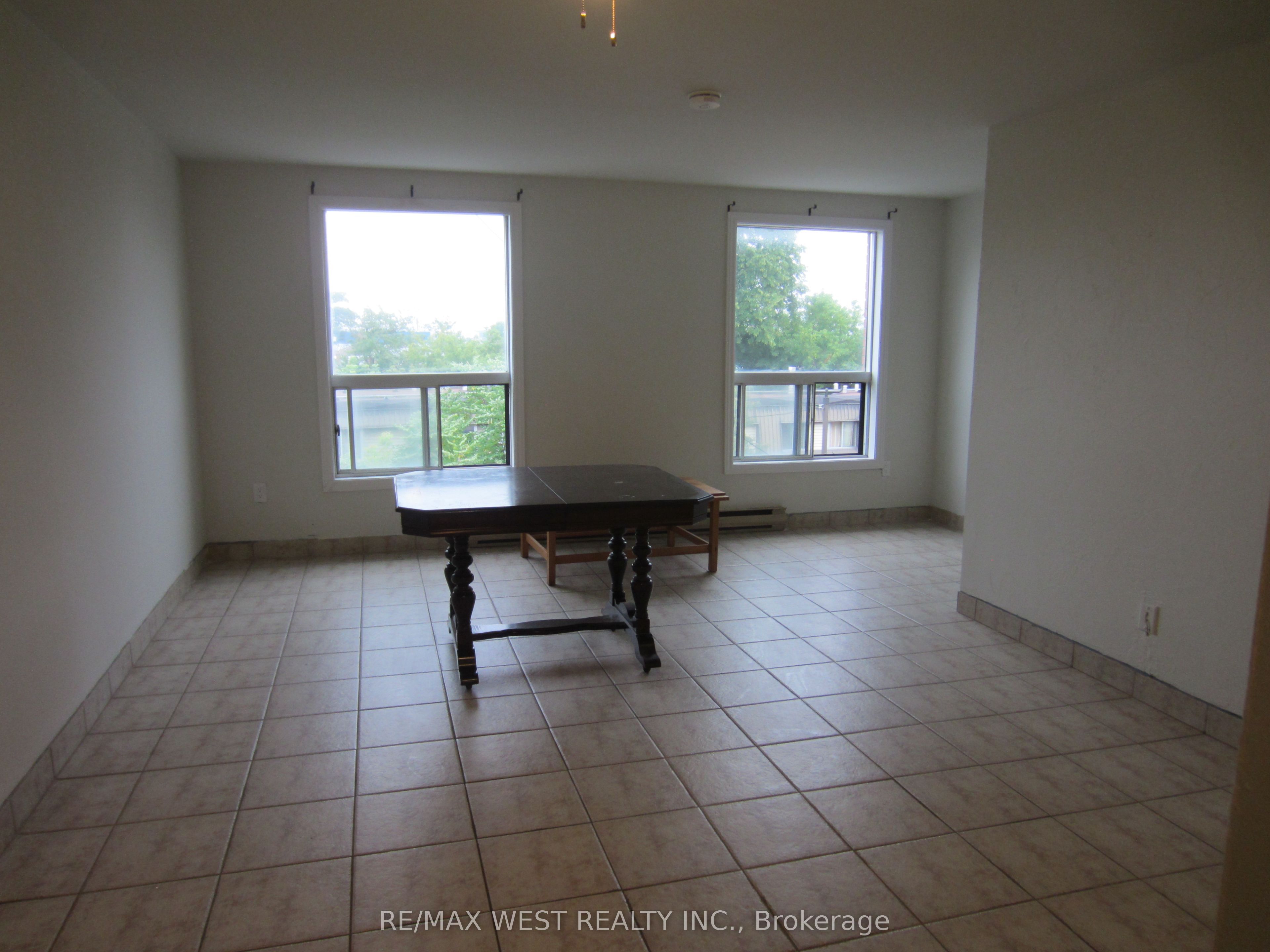 2965 Islington Avenue 8, Toronto, ON M9L 2K8