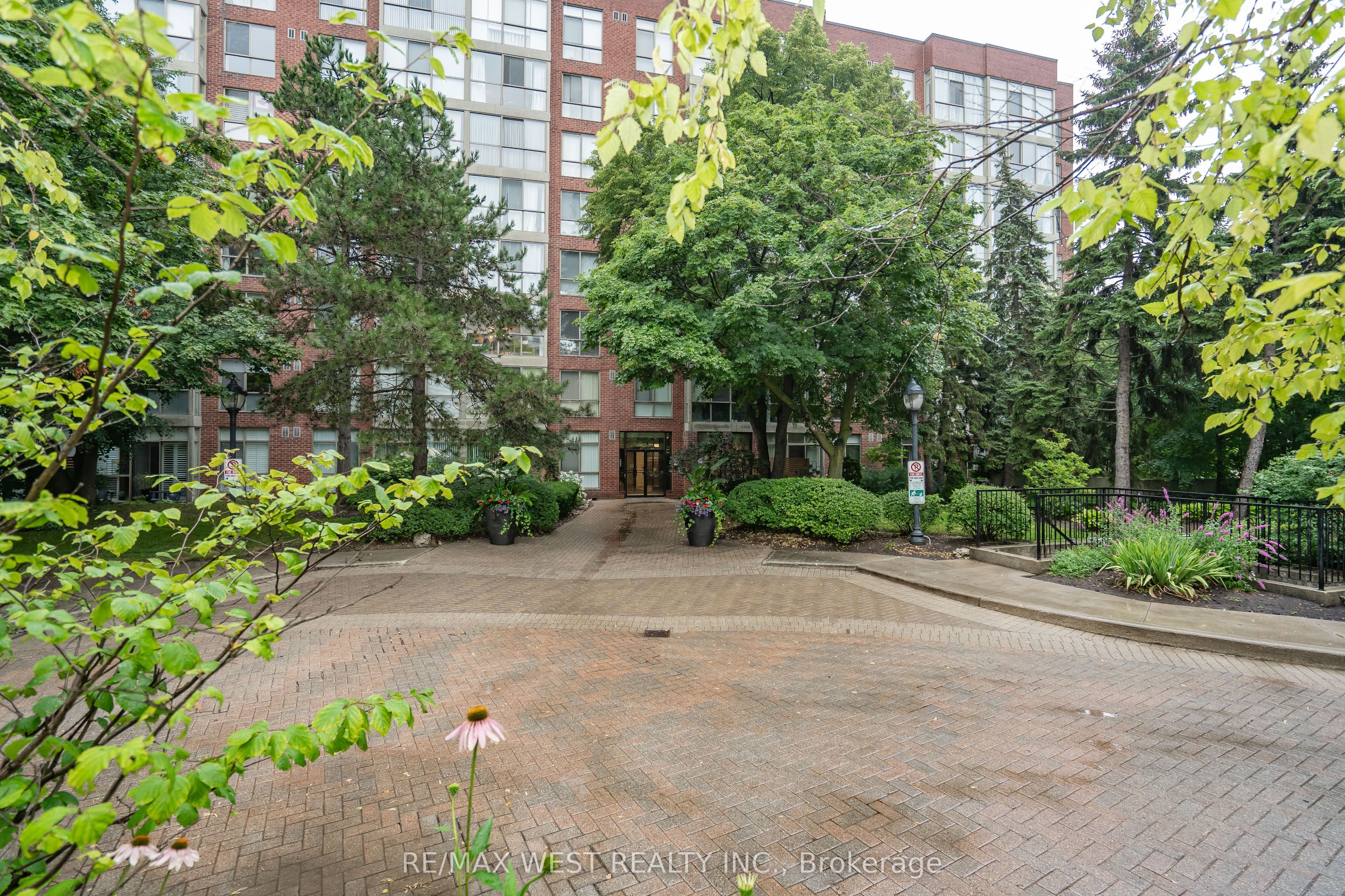 24 Southport Street 749, Toronto, ON M6S 4Z1 photo 3