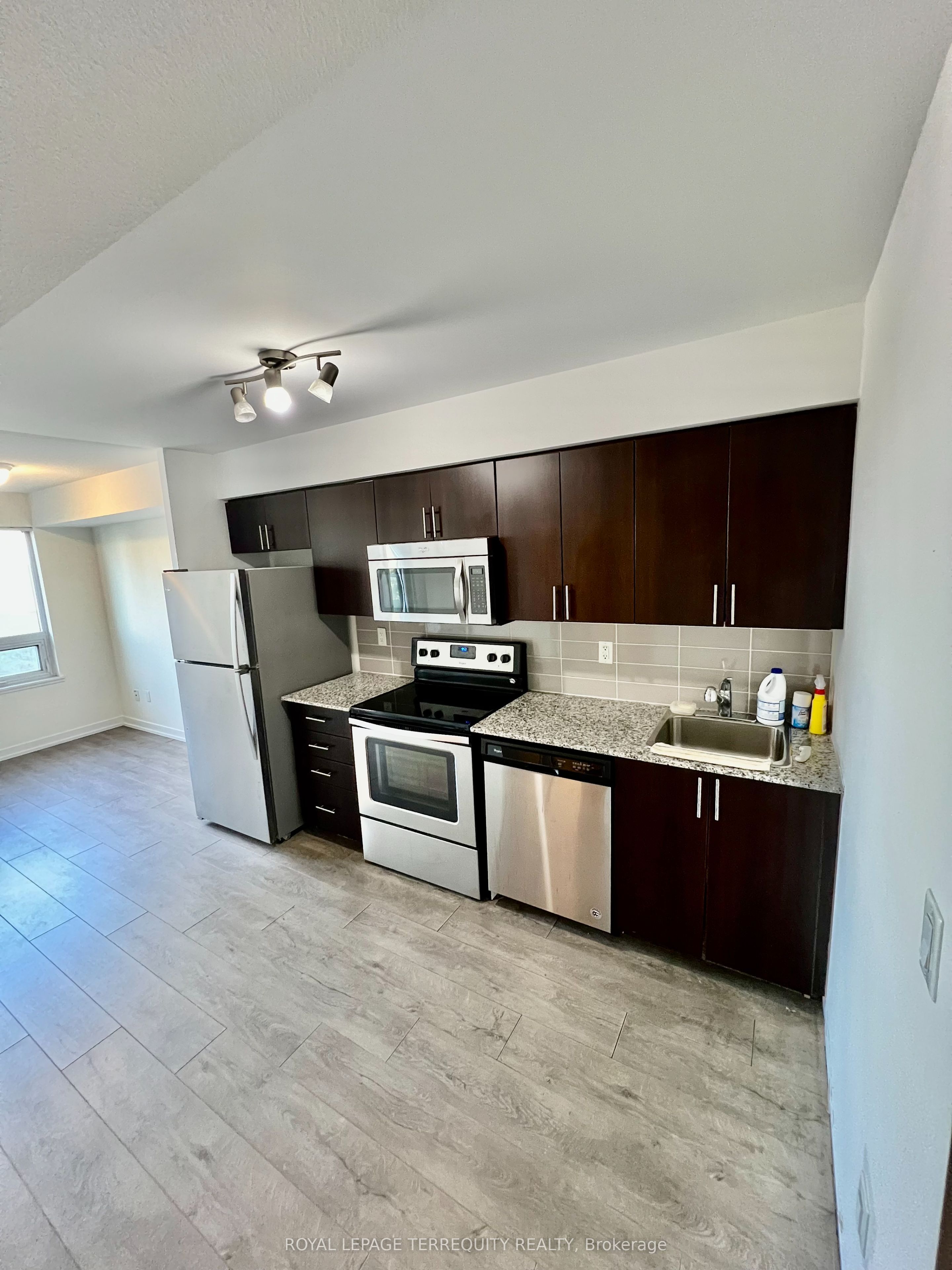 1420 Dupont Street 513, Toronto, ON M6H 0C2 photo 2
