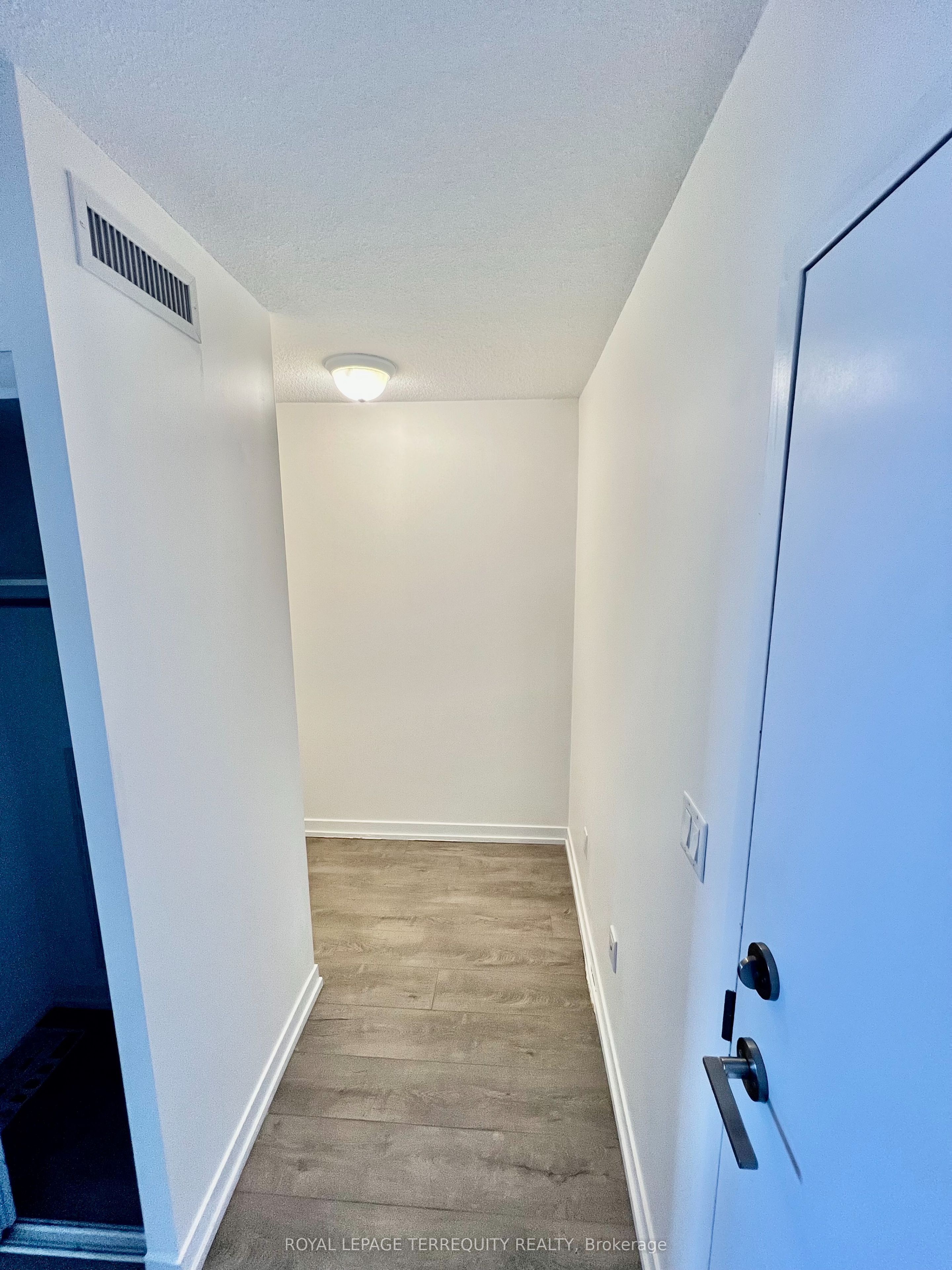 1420 Dupont Street 513, Toronto, ON M6H 0C2 photo 4