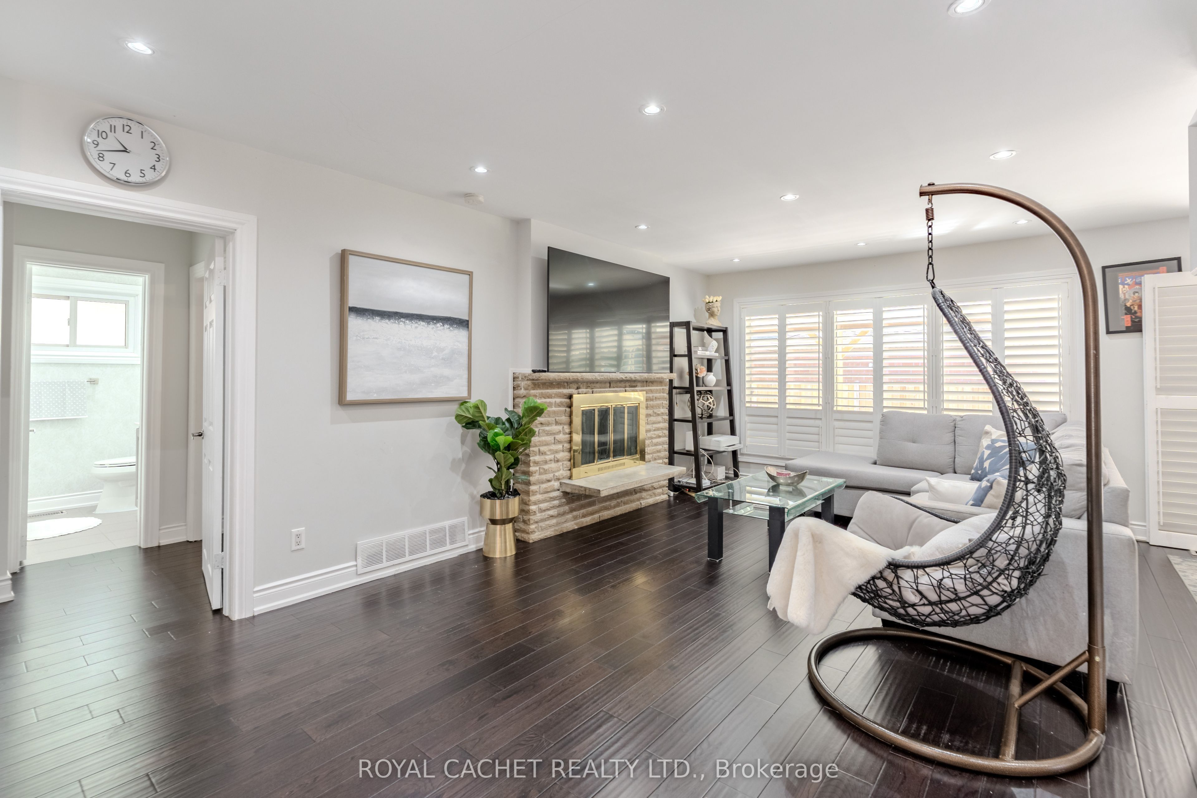 1074 Flagship Drive, Mississauga, ON L4Y 2J7 photo 3