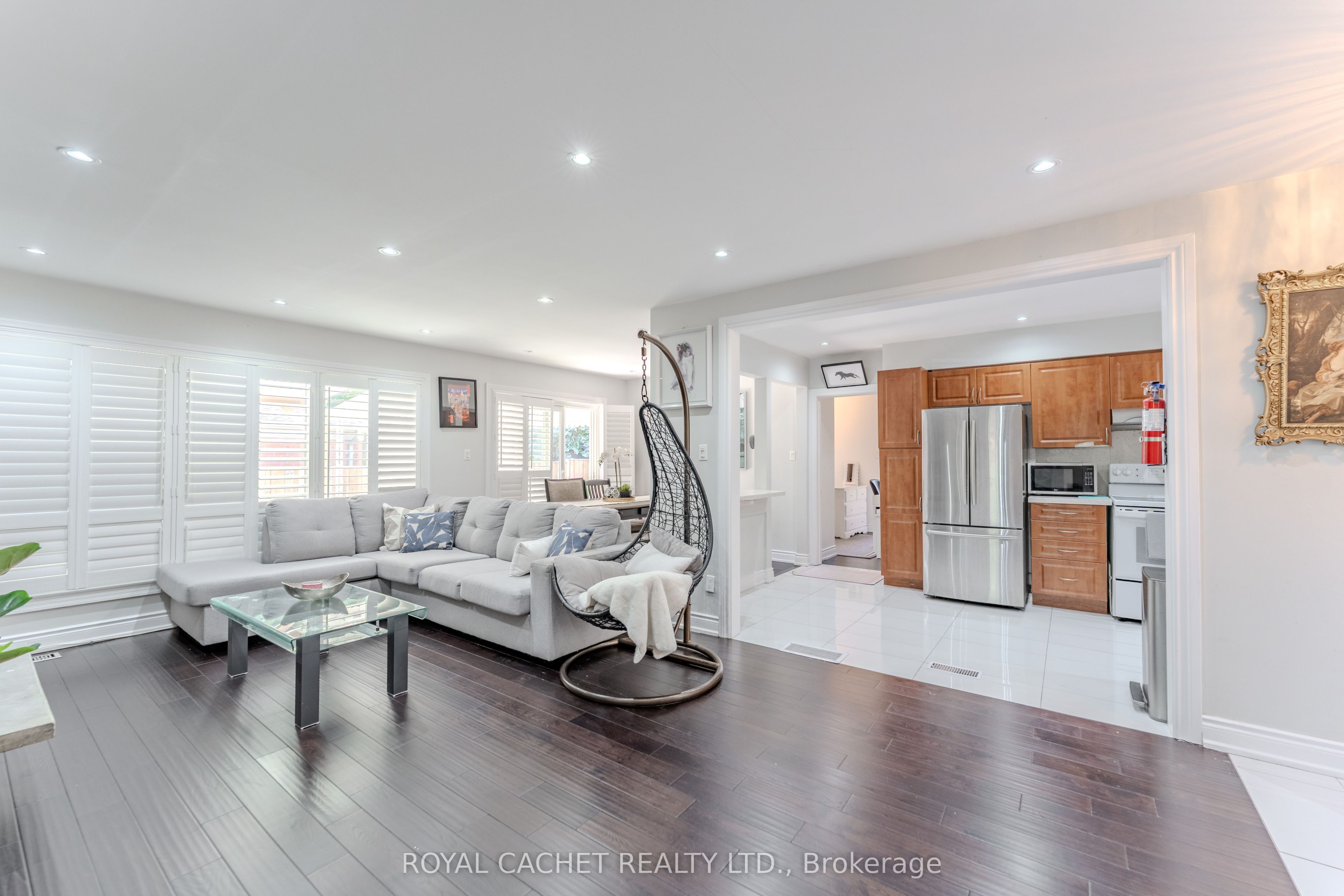 1074 Flagship Drive, Mississauga, ON L4Y 2J7 photo 4