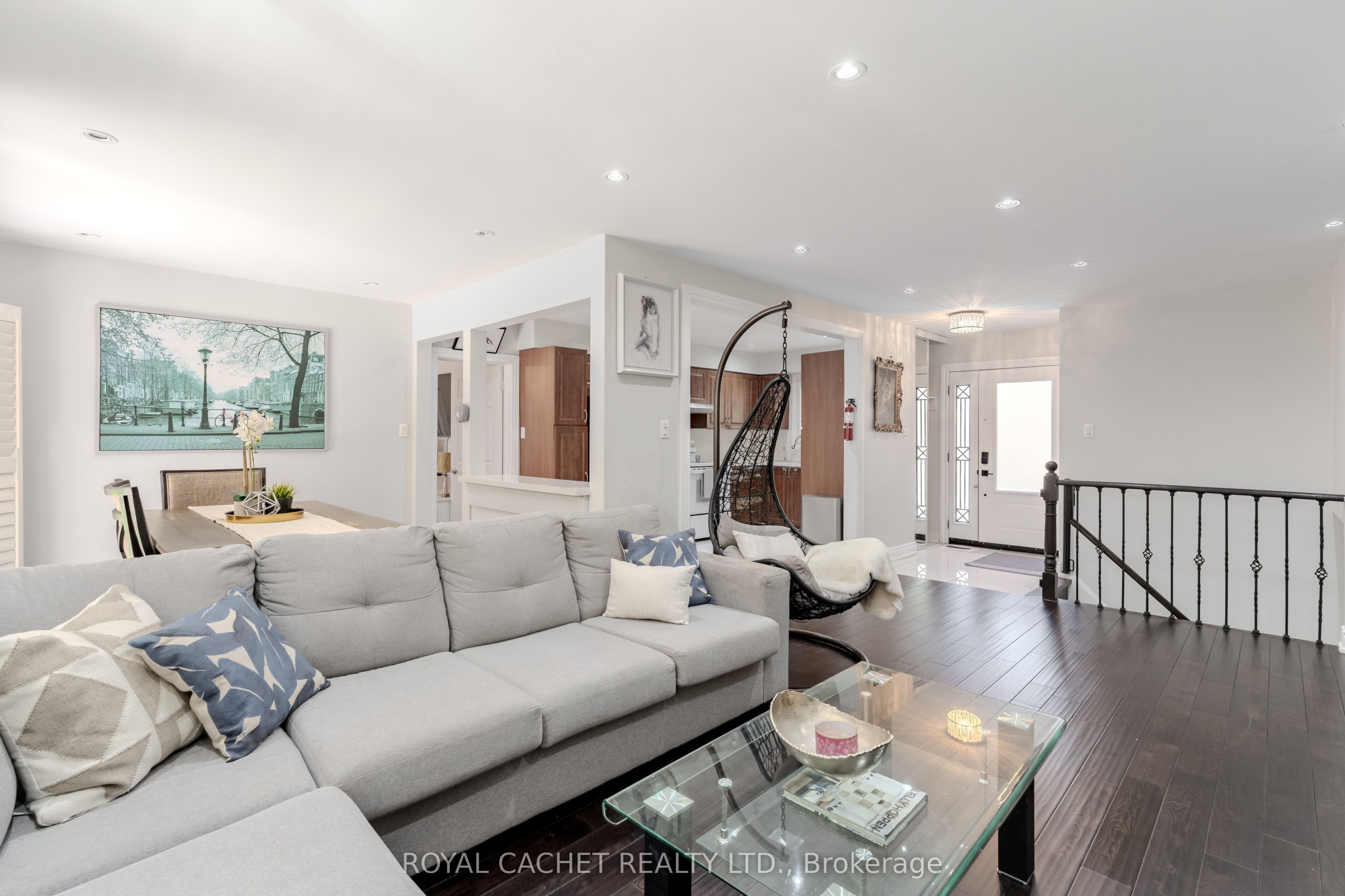 1074 Flagship Drive, Mississauga, ON L4Y 2J7 photo 5