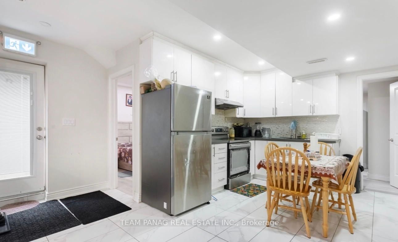 61 Degrey Drive Basement, Brampton, ON L6P 4L7 photo 3
