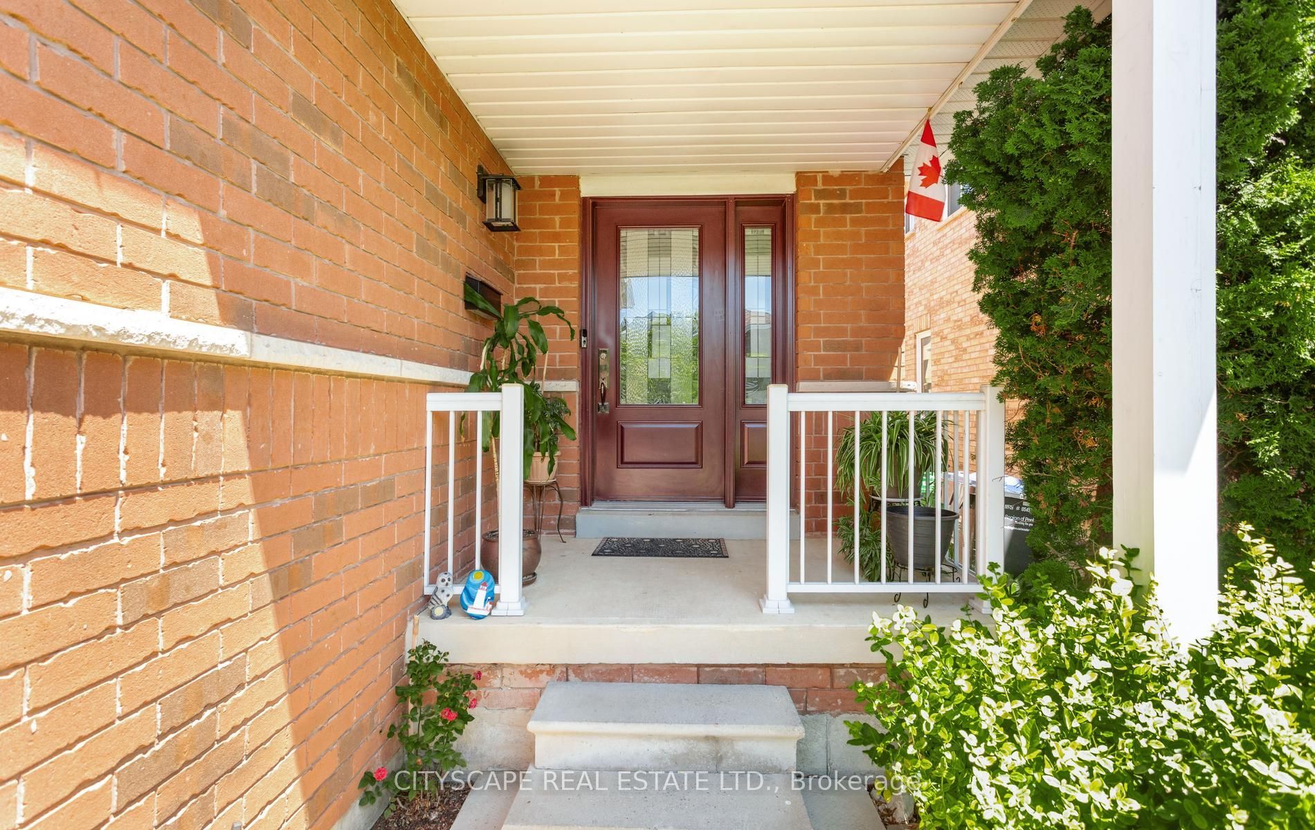 5685 Topaz Place, Mississauga, ON L5M 7B8 photo 2