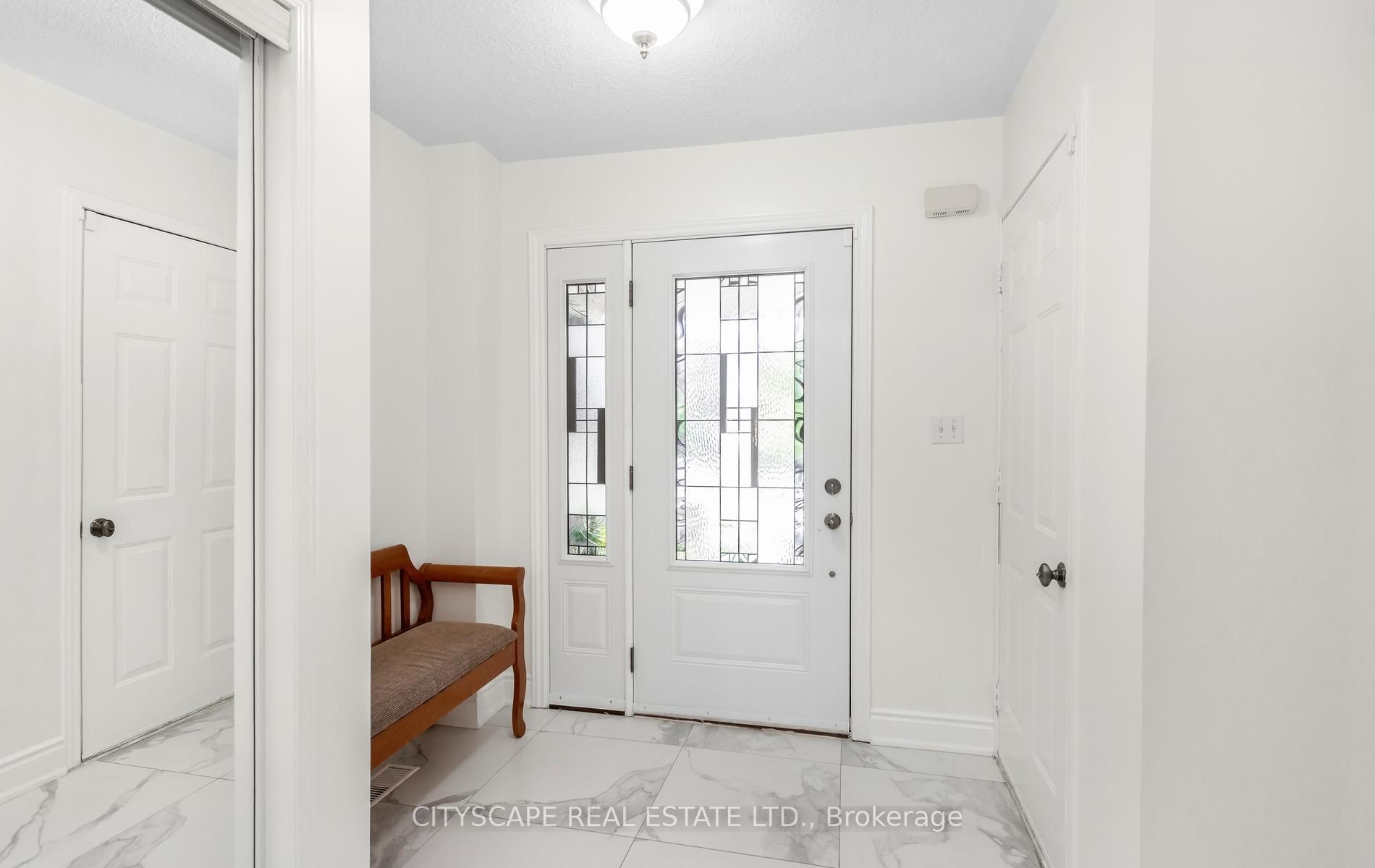 5685 Topaz Place, Mississauga, ON L5M 7B8 photo 3