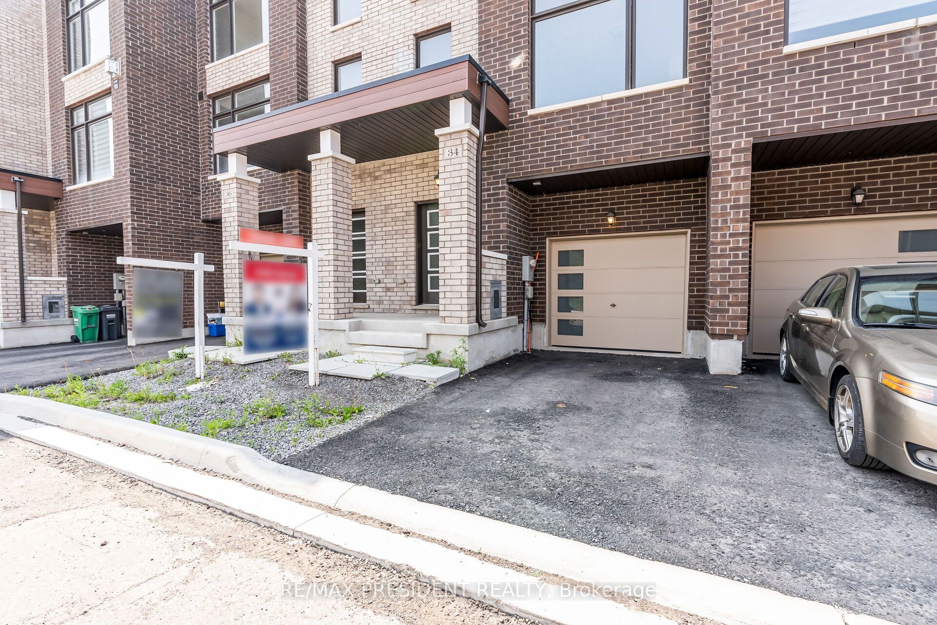 34 Queenpost Drive E, Brampton, ON L6Y 6L2 photo 3