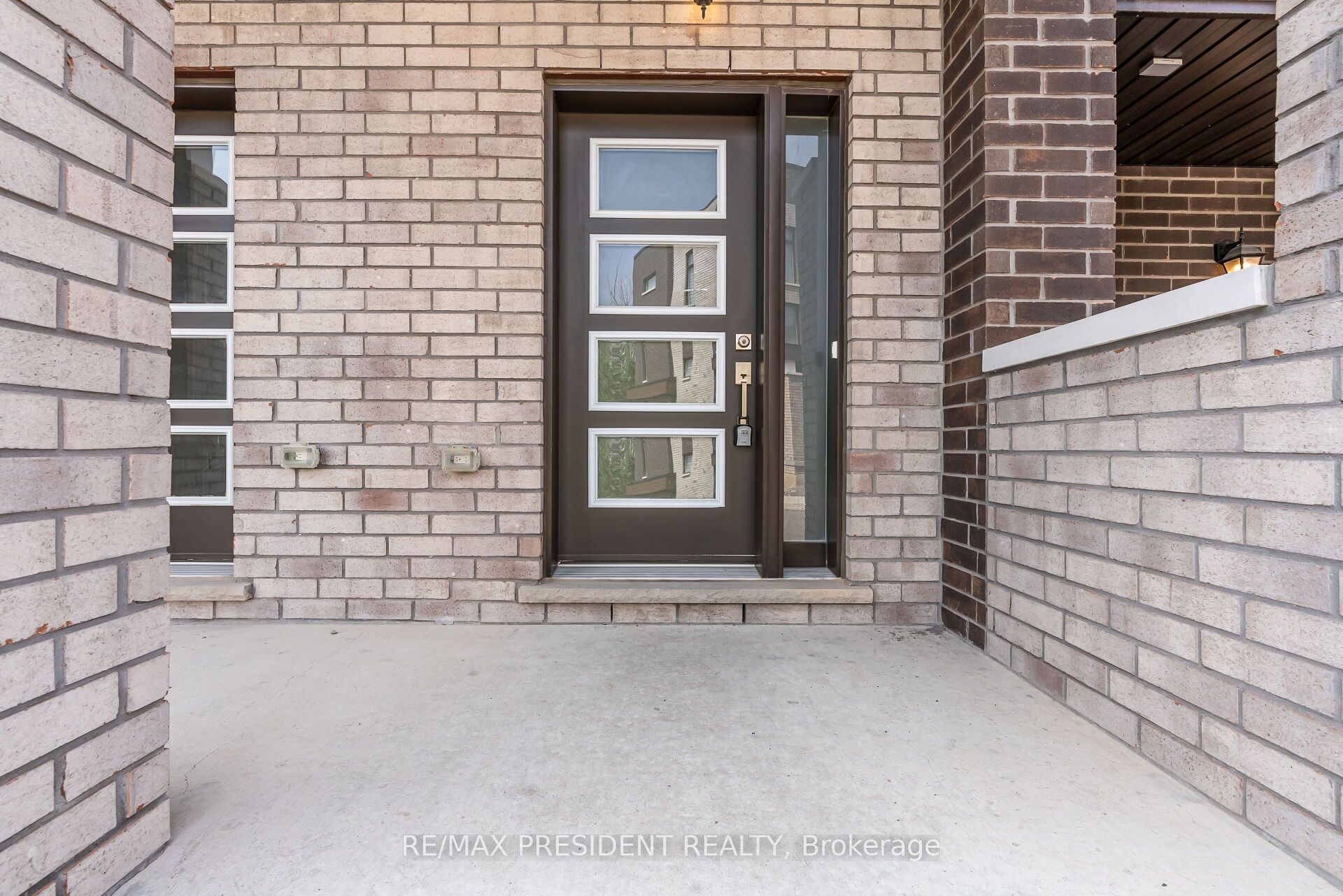 34 Queenpost Drive E, Brampton, ON L6Y 6L2 photo 5