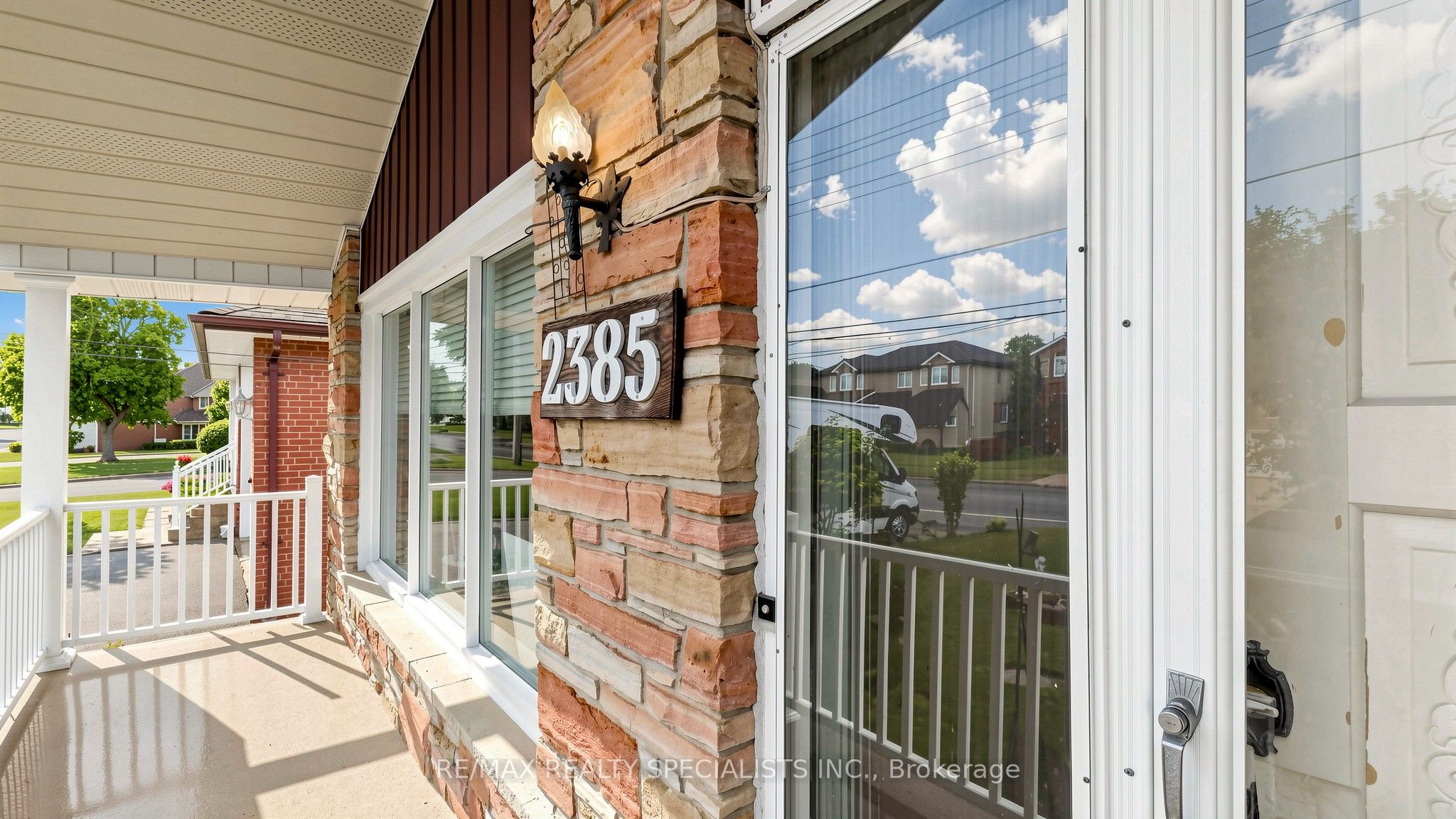 2385 Hensall Street, Mississauga, ON L5A 2T1 photo 2