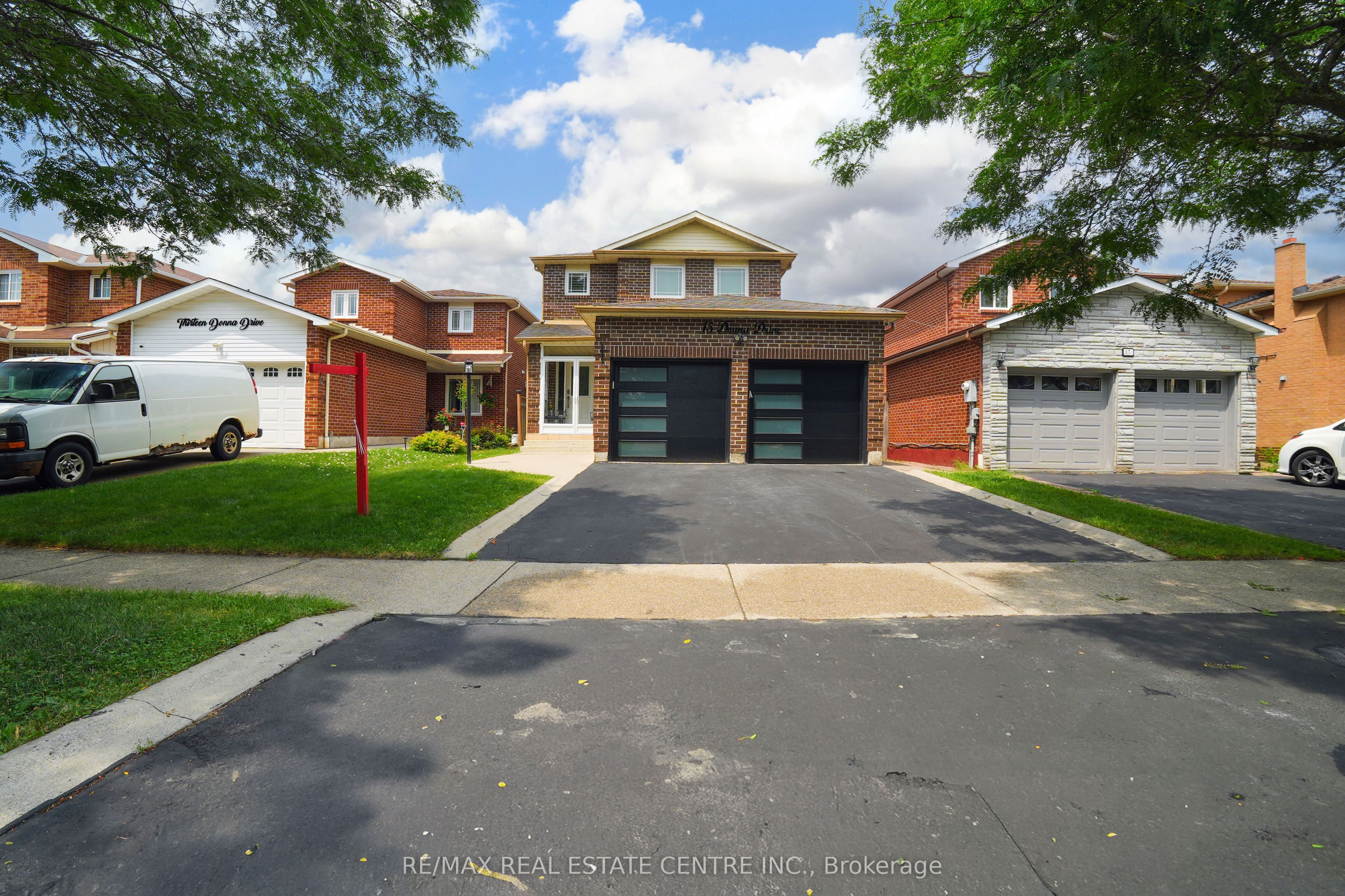 15 Donna Drive, Brampton, ON L6Z 3T3