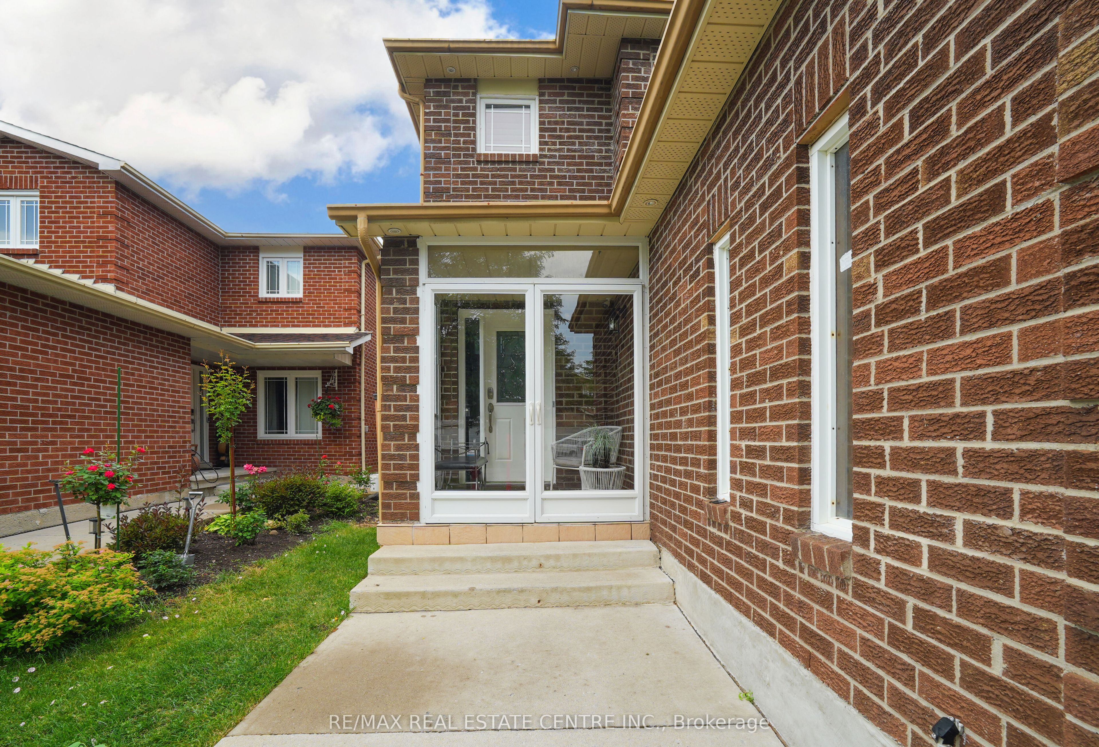 15 Donna Drive, Brampton, ON L6Z 3T3 photo 3