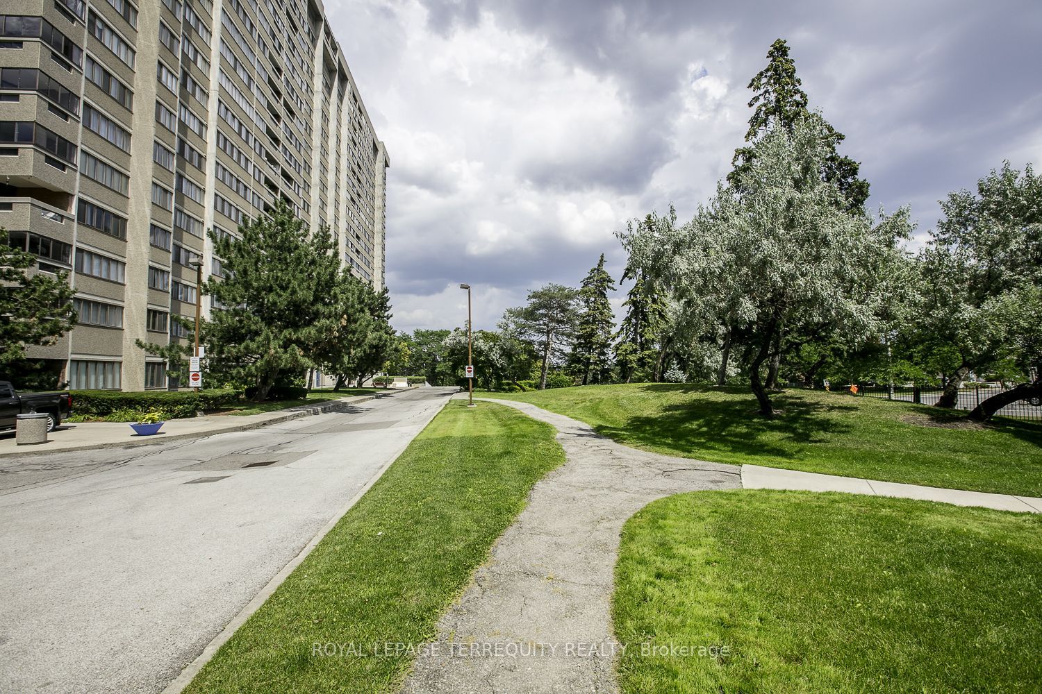 50 Elm Drive E 604, Mississauga, ON L5A 3X2 photo 4