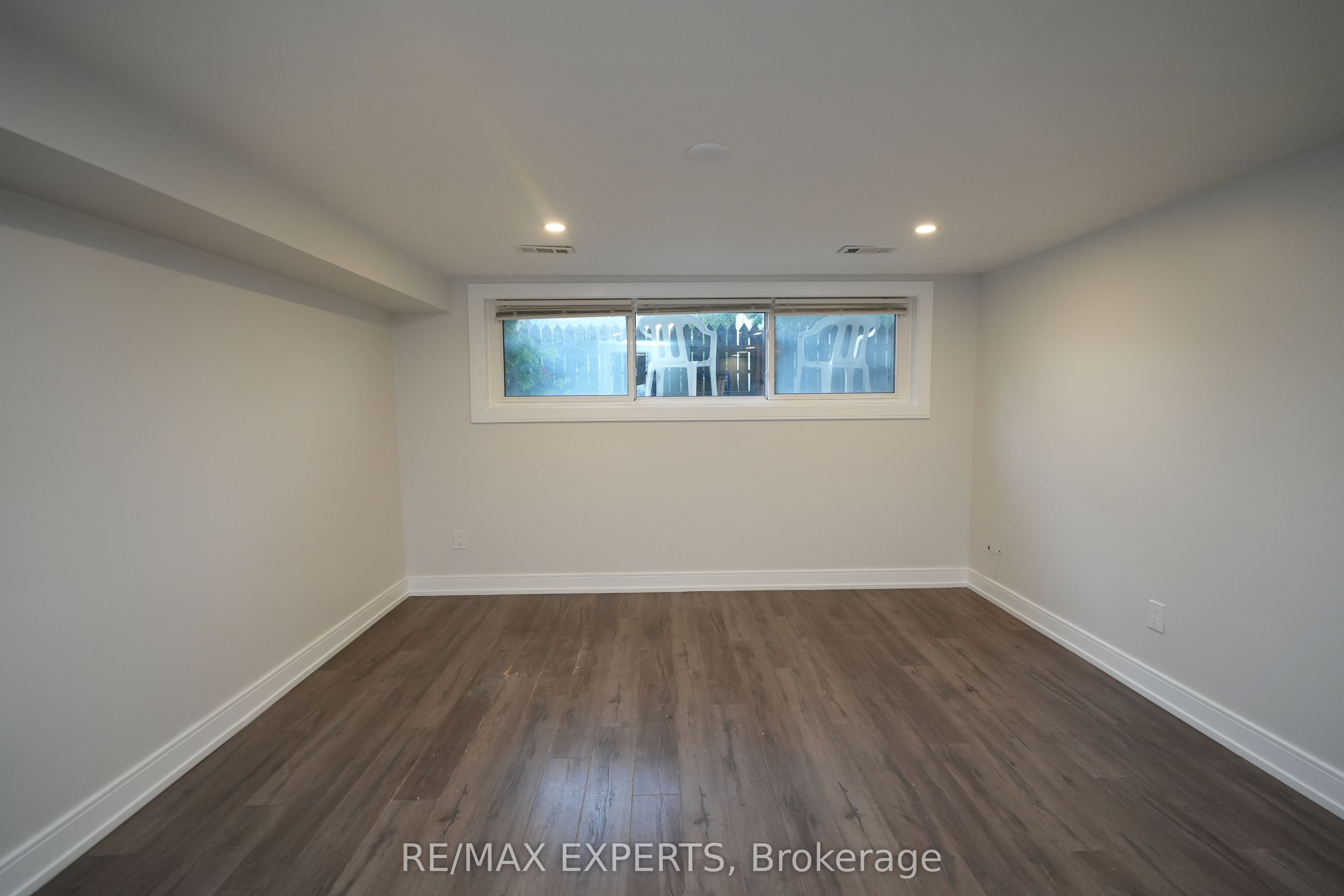 333 Rimilton Avenue 3, Toronto, ON M8W 2E5 photo 3
