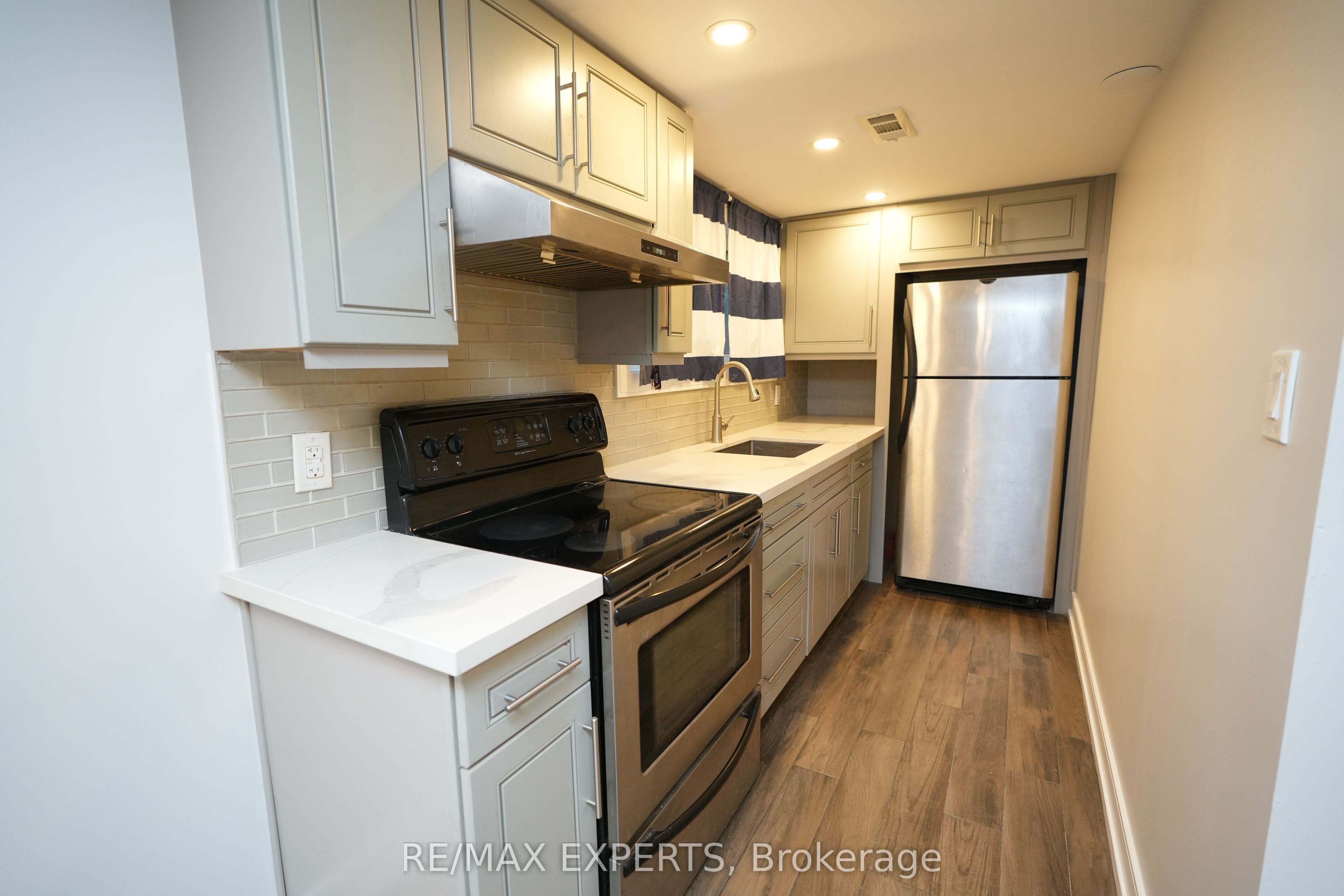 333 Rimilton Avenue 3, Toronto, ON M8W 2E5 photo 4
