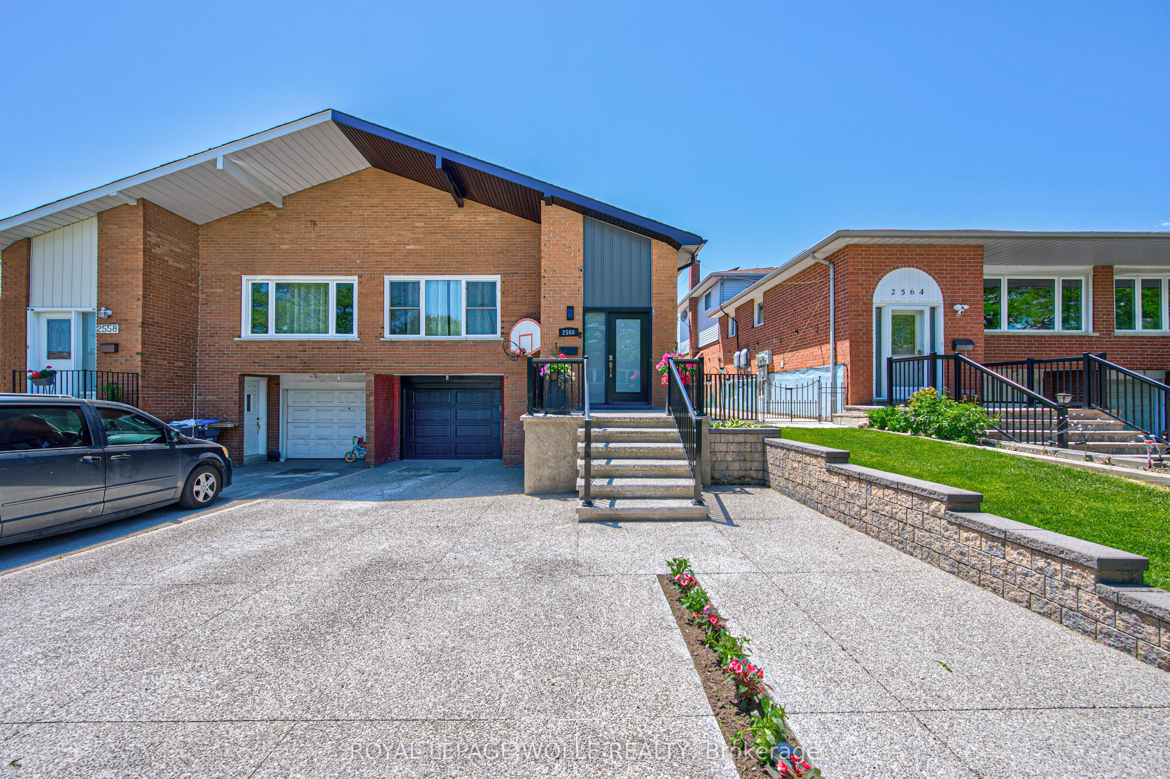 2560 Palisander Avenue, Mississauga, ON L5B 2L2 photo 2