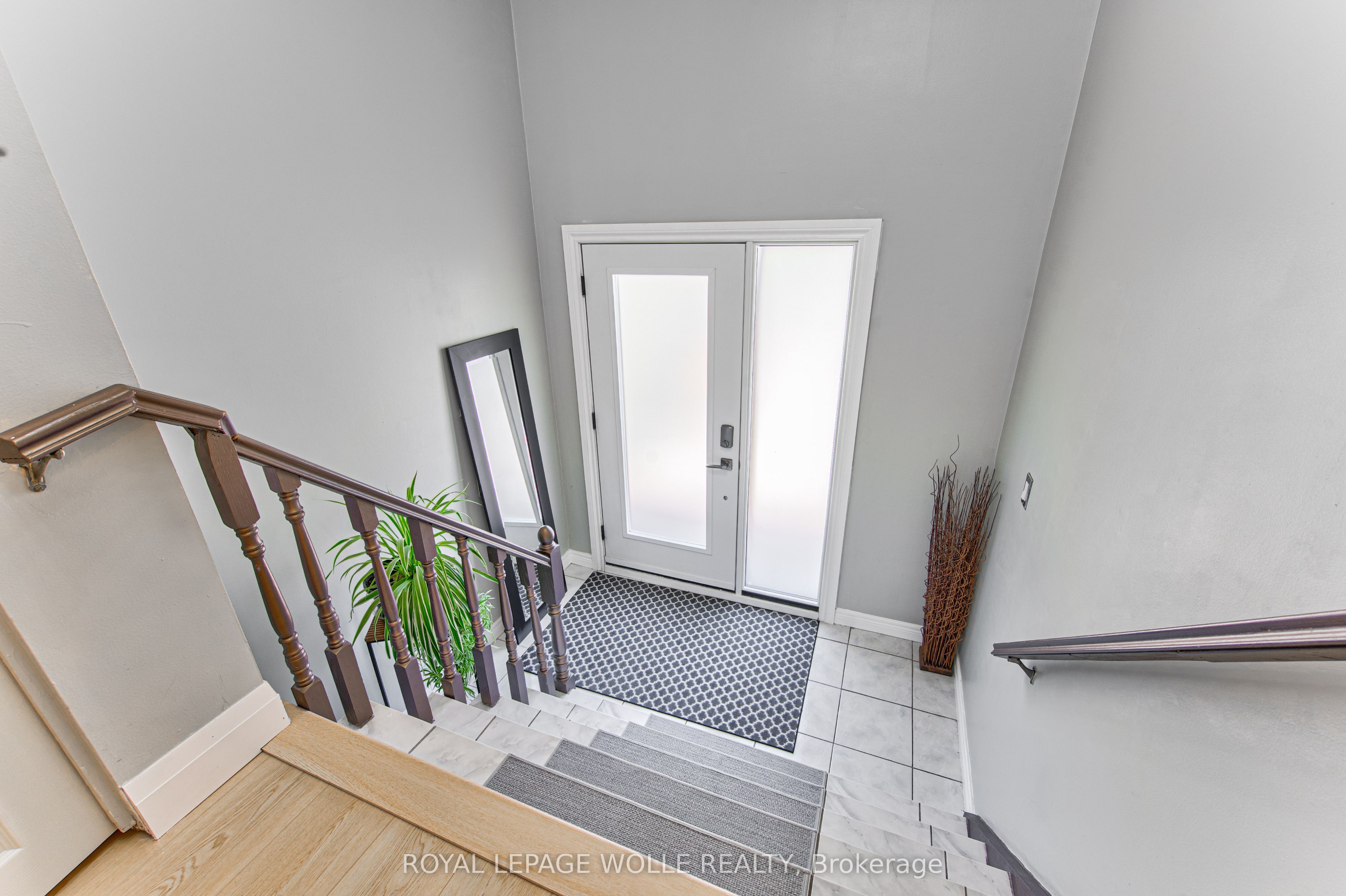 2560 Palisander Avenue, Mississauga, ON L5B 2L2 photo 5
