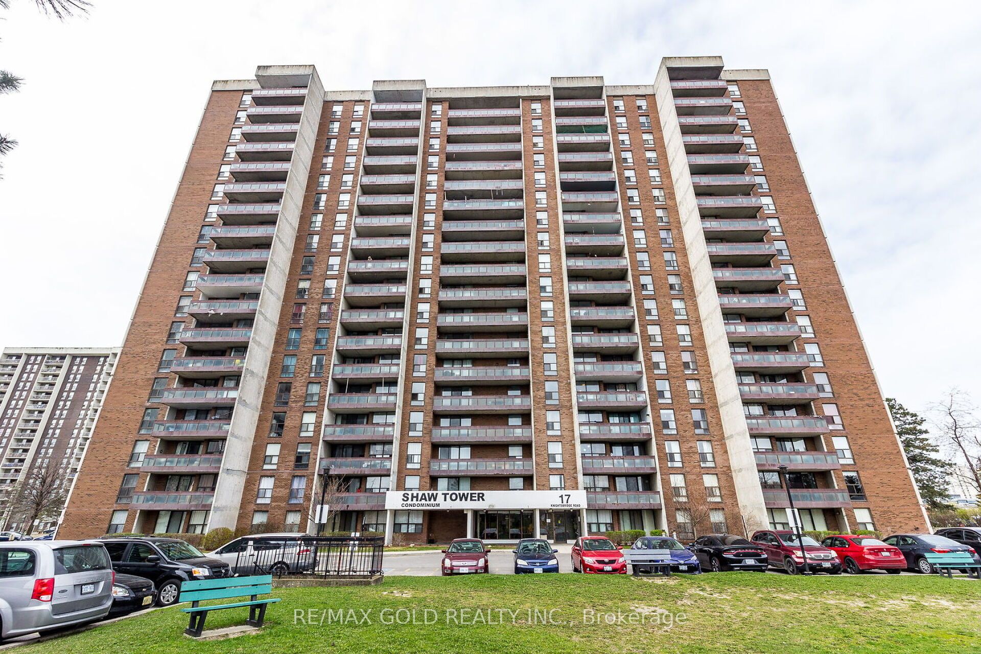 17 Knightsbridge Road 1010, Brampton, ON L6T 3X9