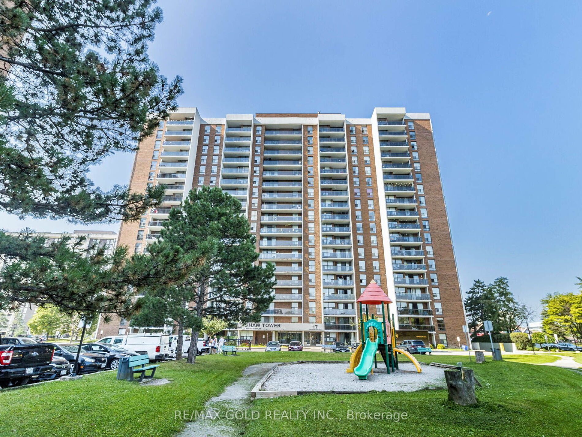 17 Knightsbridge Road 1010, Brampton, ON L6T 3X9 photo 2