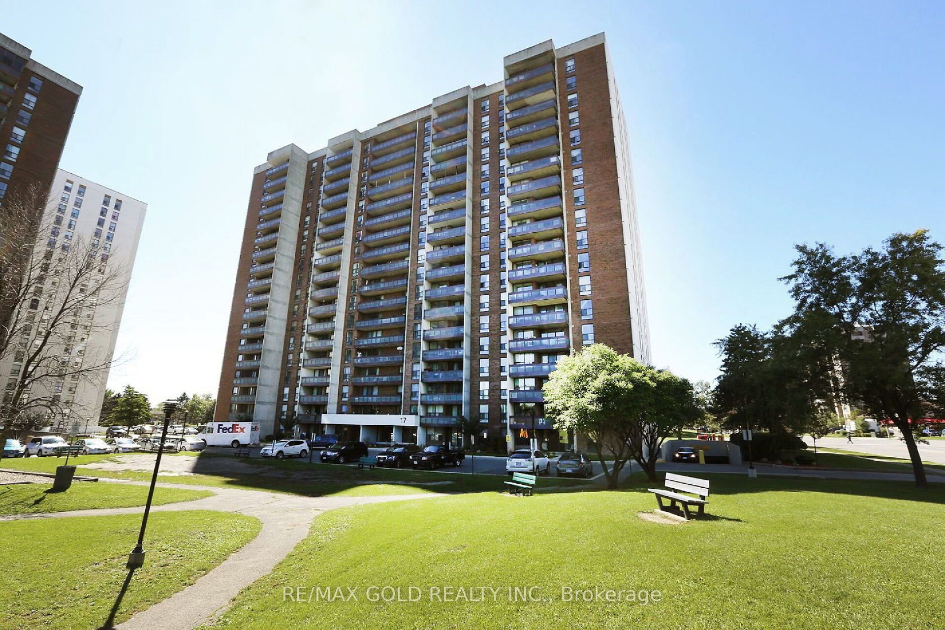 17 Knightsbridge Road 1010, Brampton, ON L6T 3X9 photo 3
