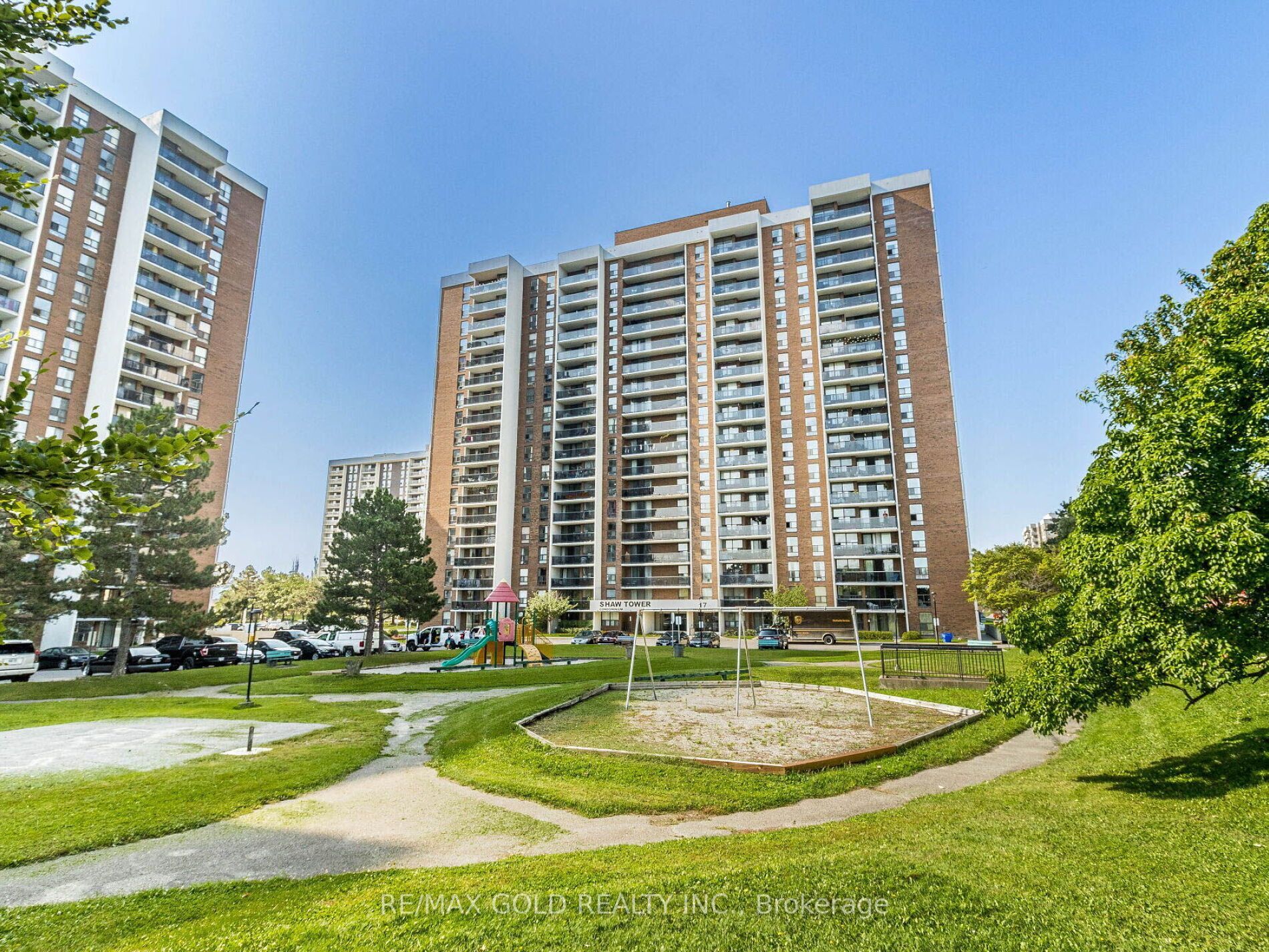 17 Knightsbridge Road 1010, Brampton, ON L6T 3X9 photo 4