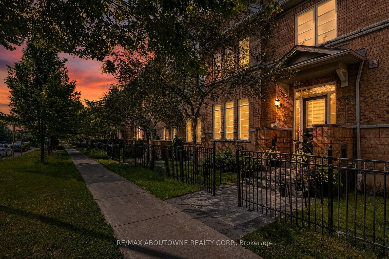 5550 Tenth Line W, Mississauga, ON L5M 0G2 photo 2