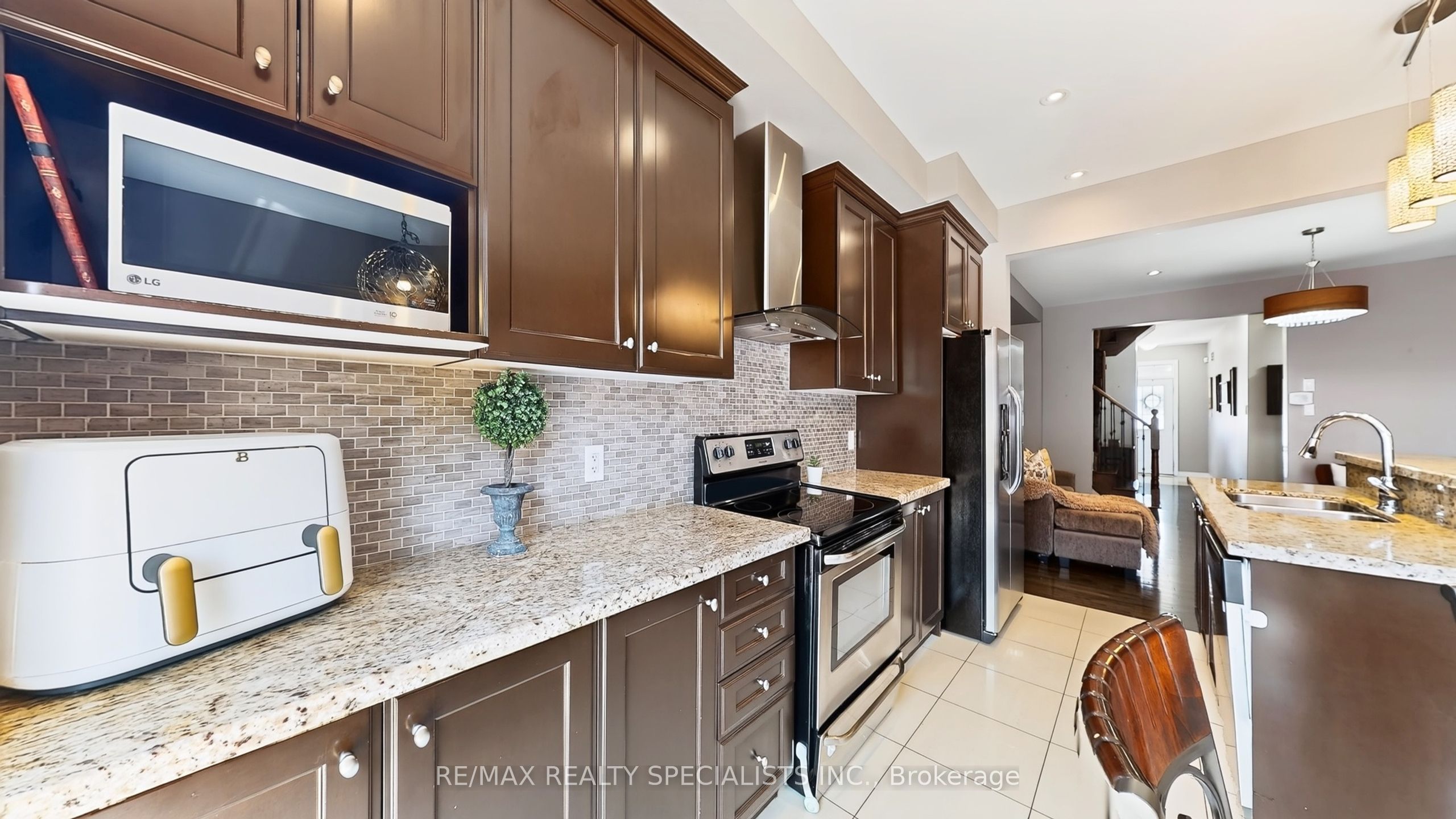30 Pendulum Circle, Brampton, ON L6R 3N6 photo 3