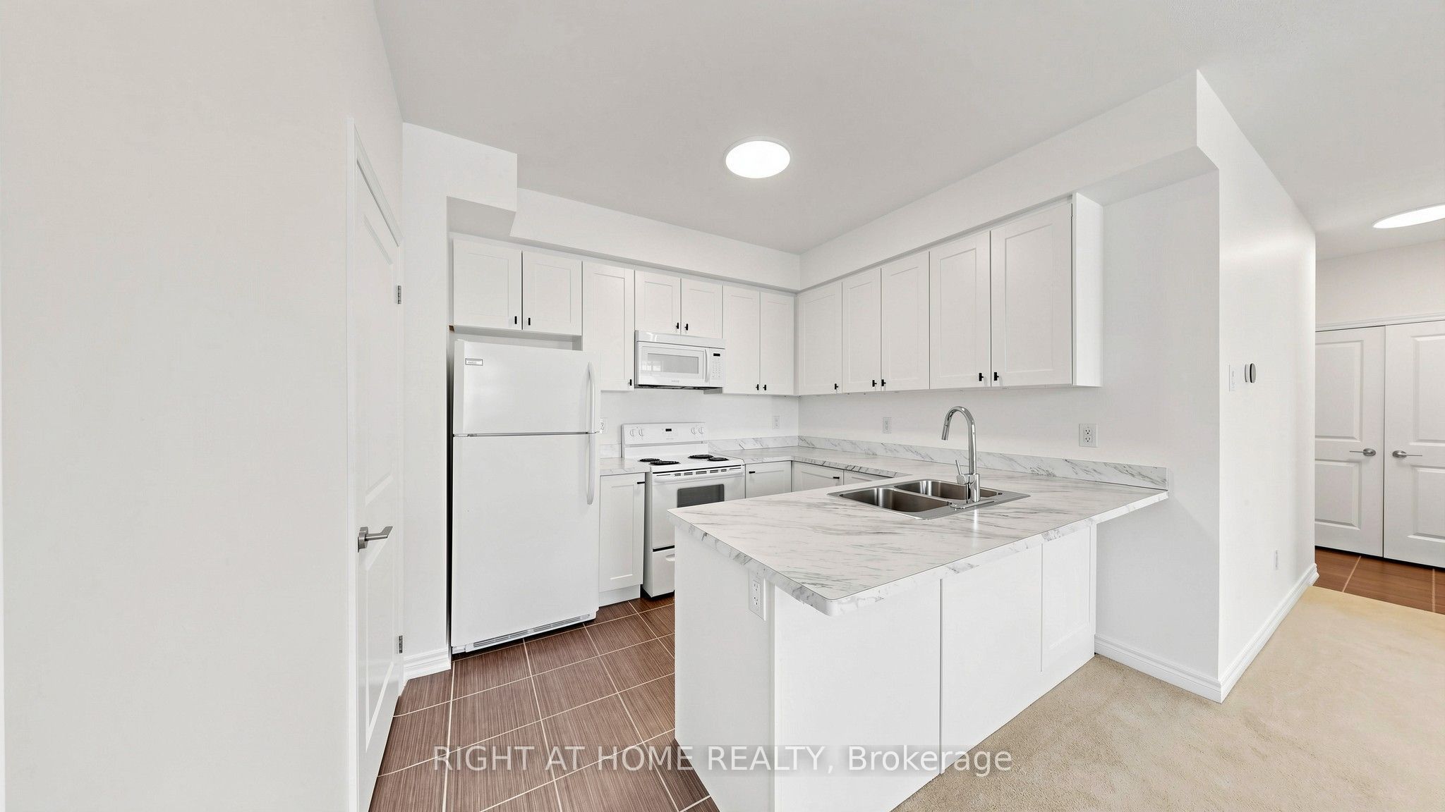 2333 Sawgrass Drive 205, Oakville, ON L6H 0L2