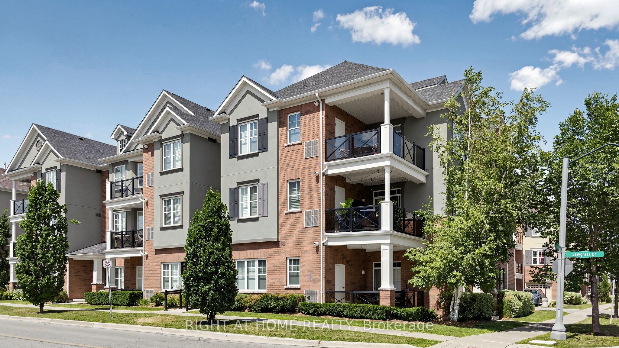 2333 Sawgrass Drive 205, Oakville, ON L6H 0L2 photo 2