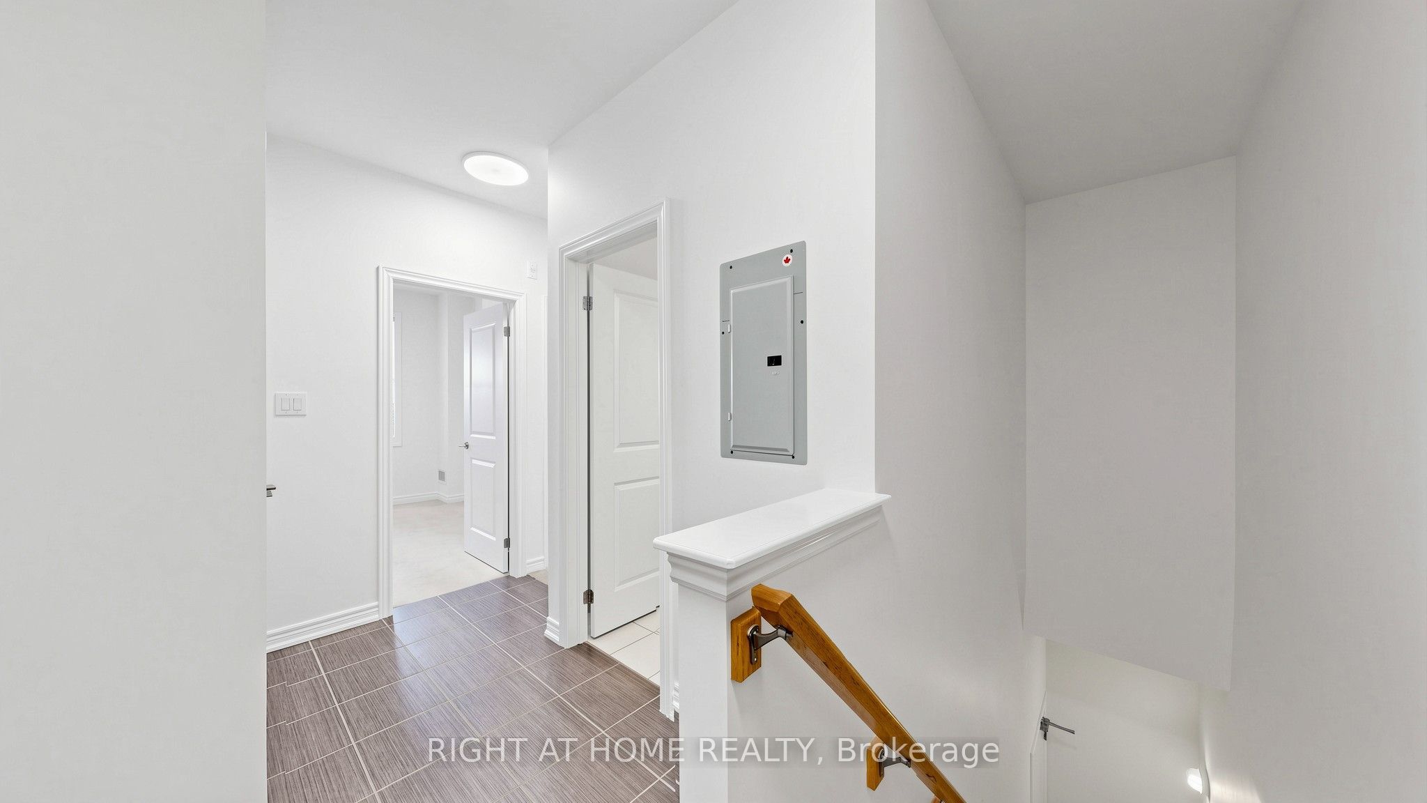 2333 Sawgrass Drive 205, Oakville, ON L6H 0L2 photo 4