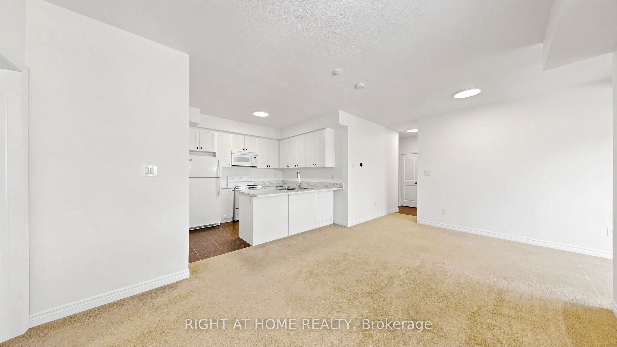 2333 Sawgrass Drive 205, Oakville, ON L6H 0L2 photo 5