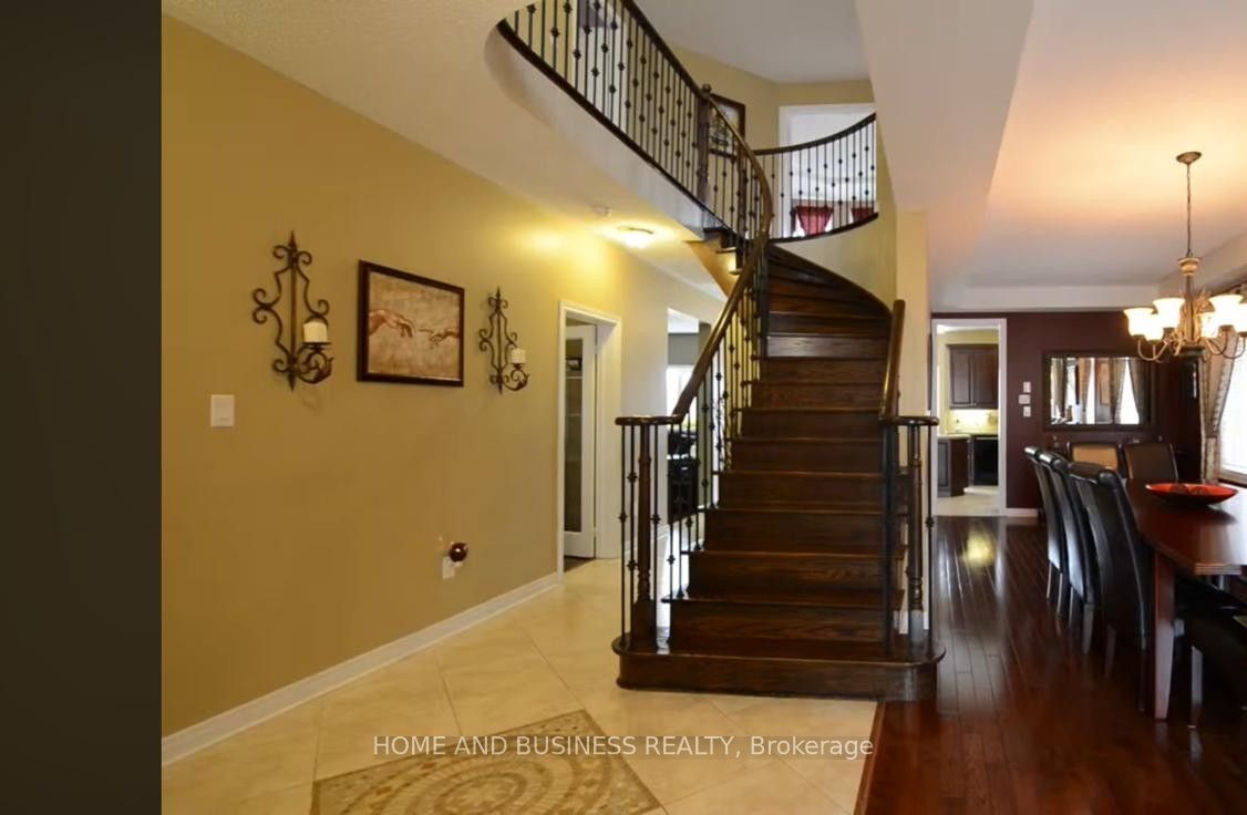 3285 Paul Henderson Drive, Mississauga, ON L5M 0H5 photo 3