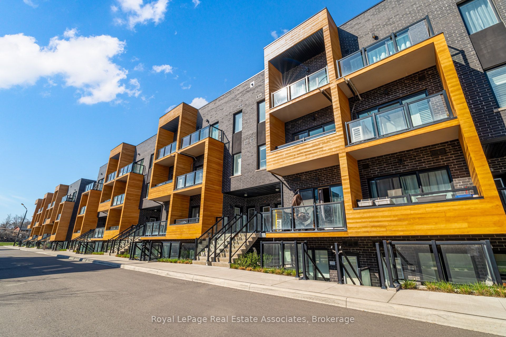 1145 Journeyman Lane 236, Mississauga, ON L5J 0B5
