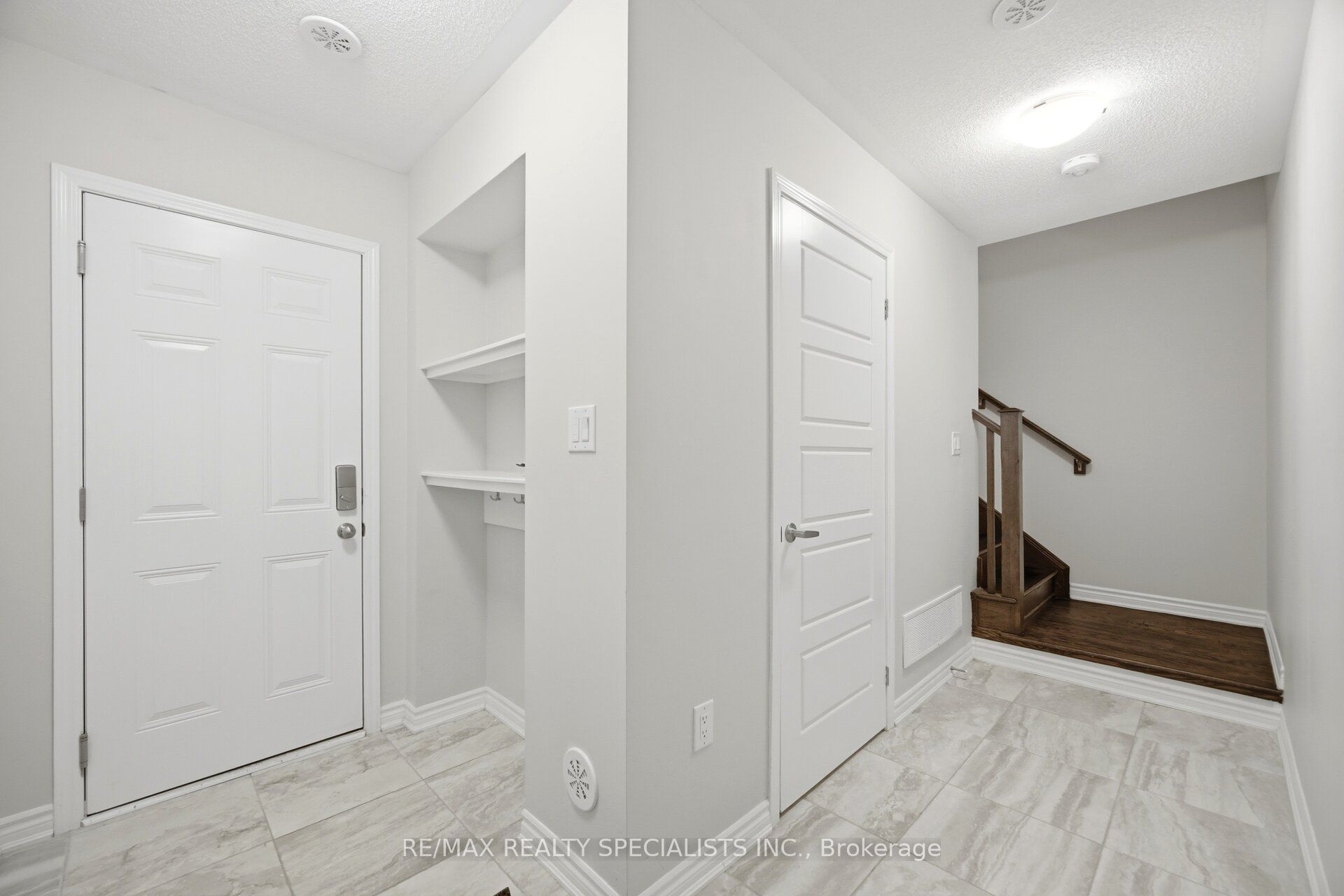 510 Bellflower Court, Milton, ON L9T 2X5 photo 3