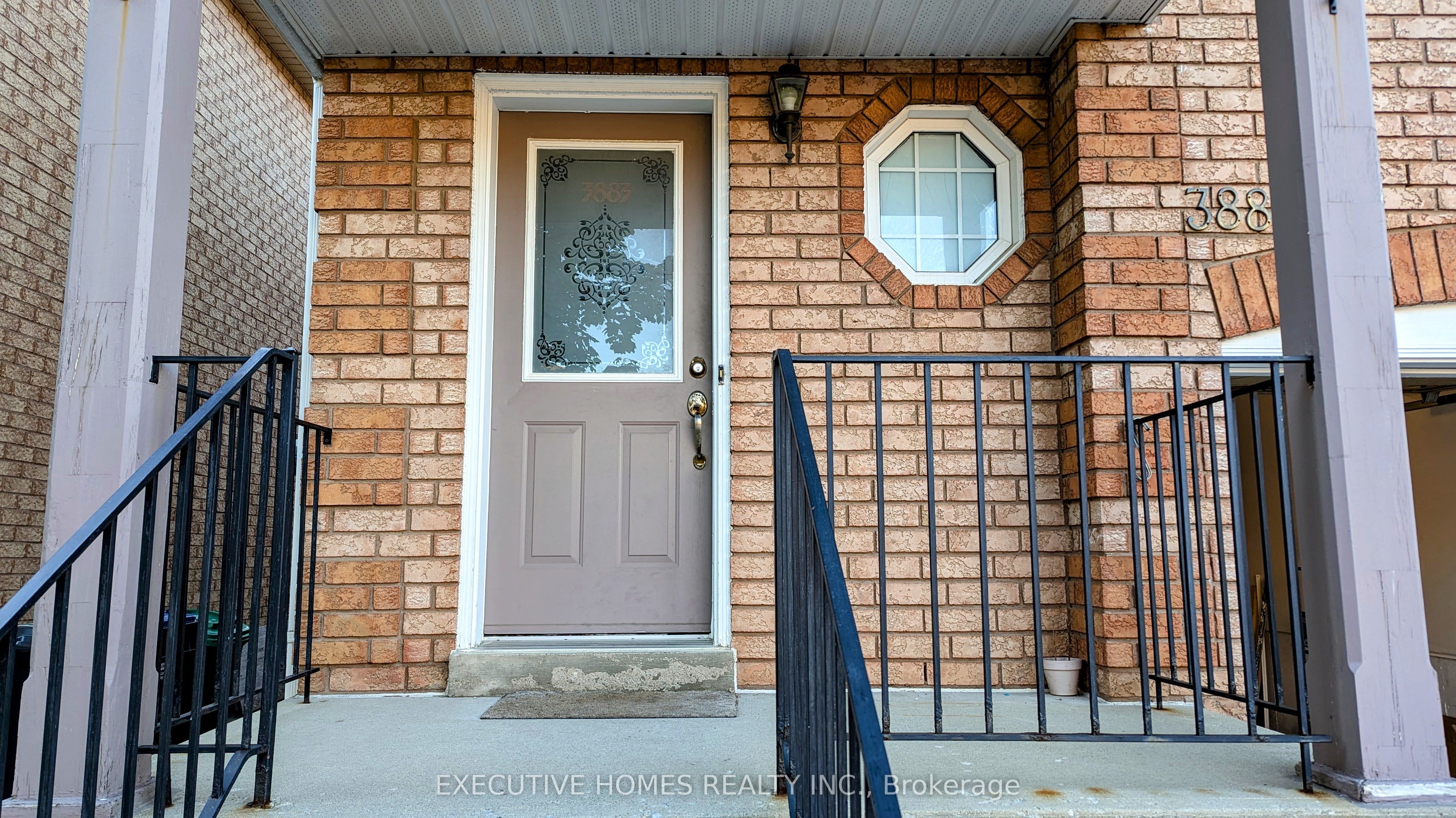 3883 Manatee Way (Main) Way, Mississauga, ON L5M 6P7 photo 2