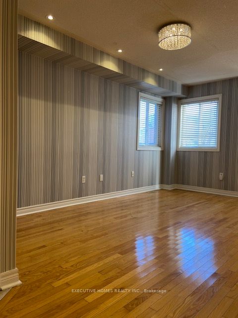 3883 Manatee Way (Main) Way, Mississauga, ON L5M 6P7 photo 4