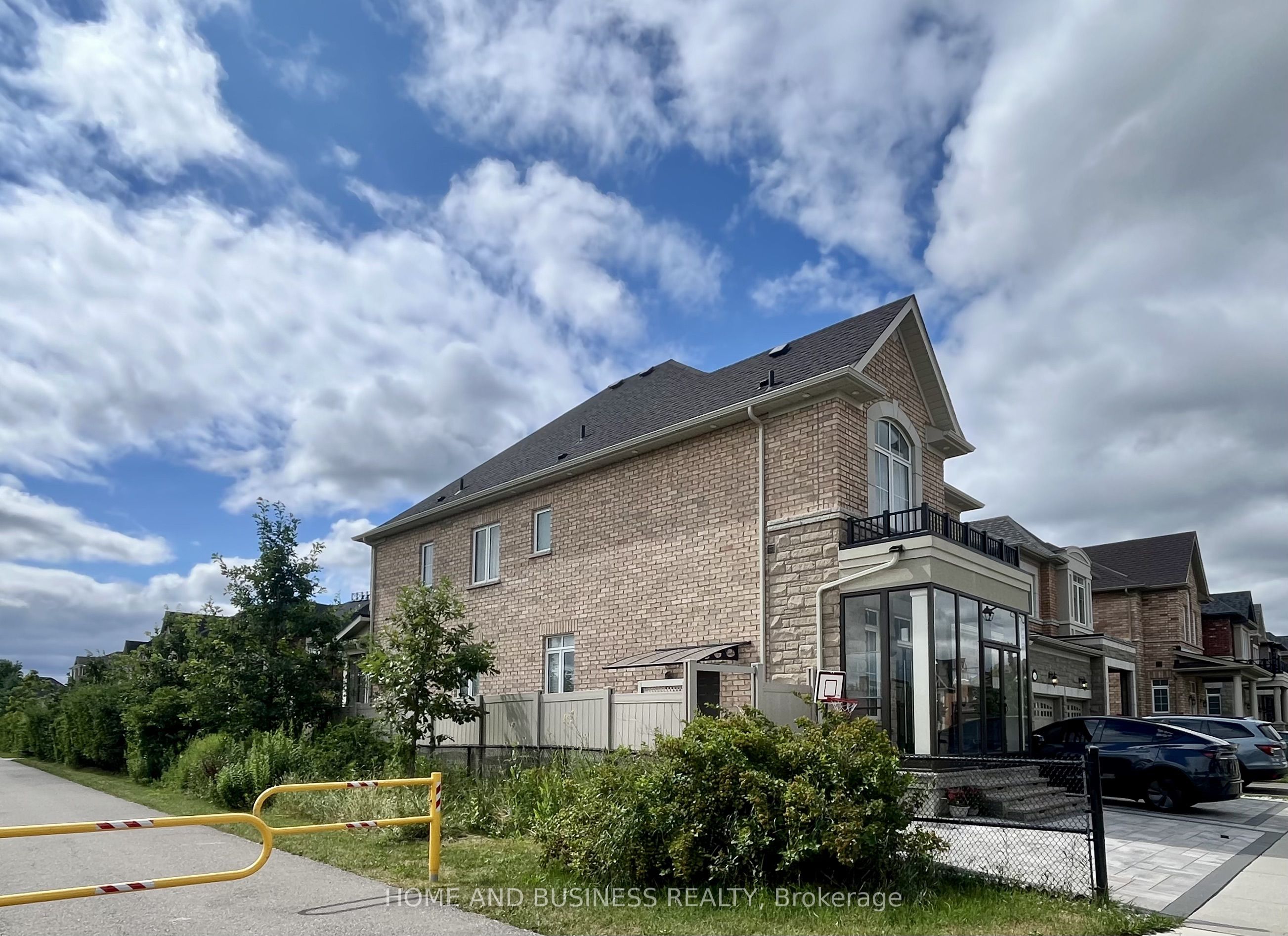 152 MARVIN Avenue, Oakville, ON L6H 0Z7 photo 2