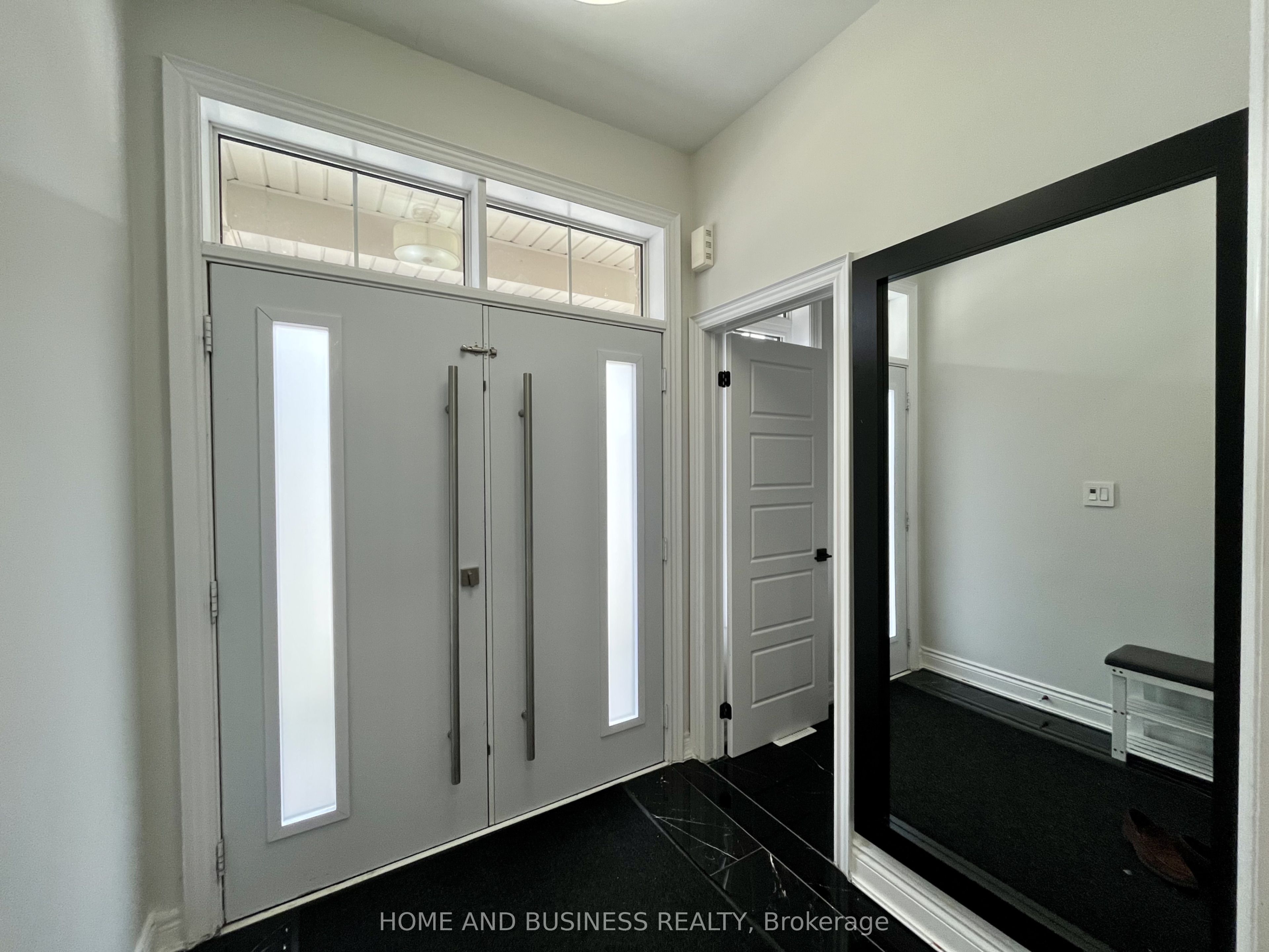 152 MARVIN Avenue, Oakville, ON L6H 0Z7 photo 4