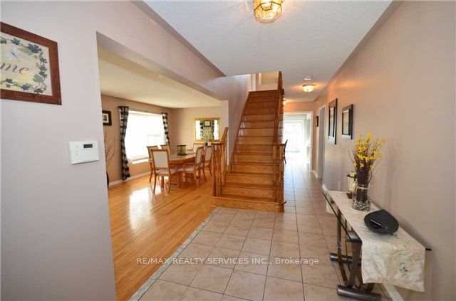 6 Navy Crescent, Brampton, ON L7A 1P4 photo 3