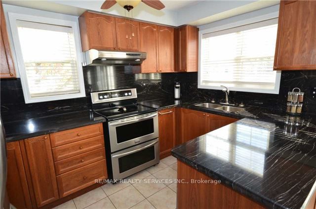 6 Navy Crescent, Brampton, ON L7A 1P4 photo 4