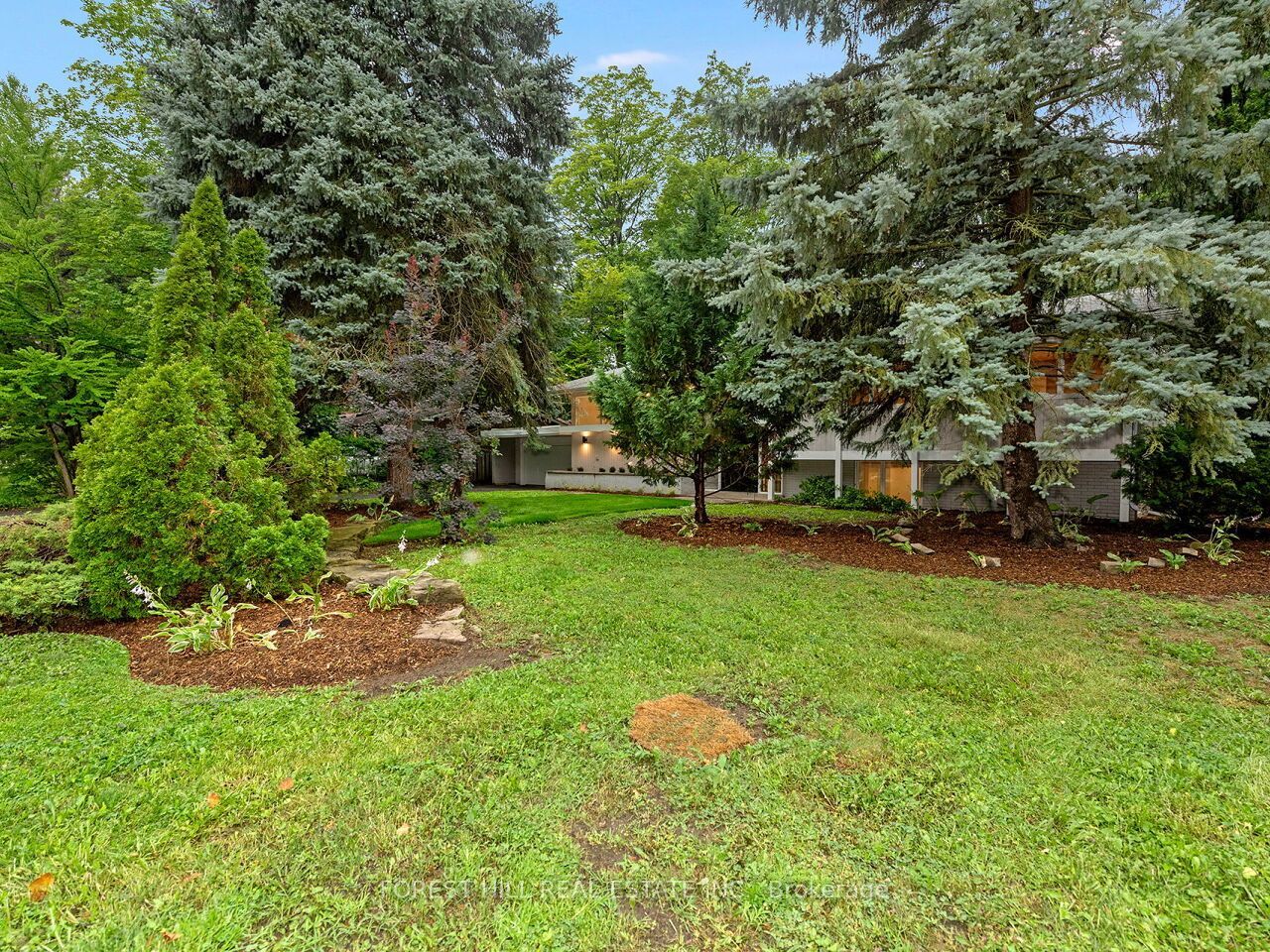 1847 Will Scarlett Drive, Mississauga, ON L5K 1J6 photo 2