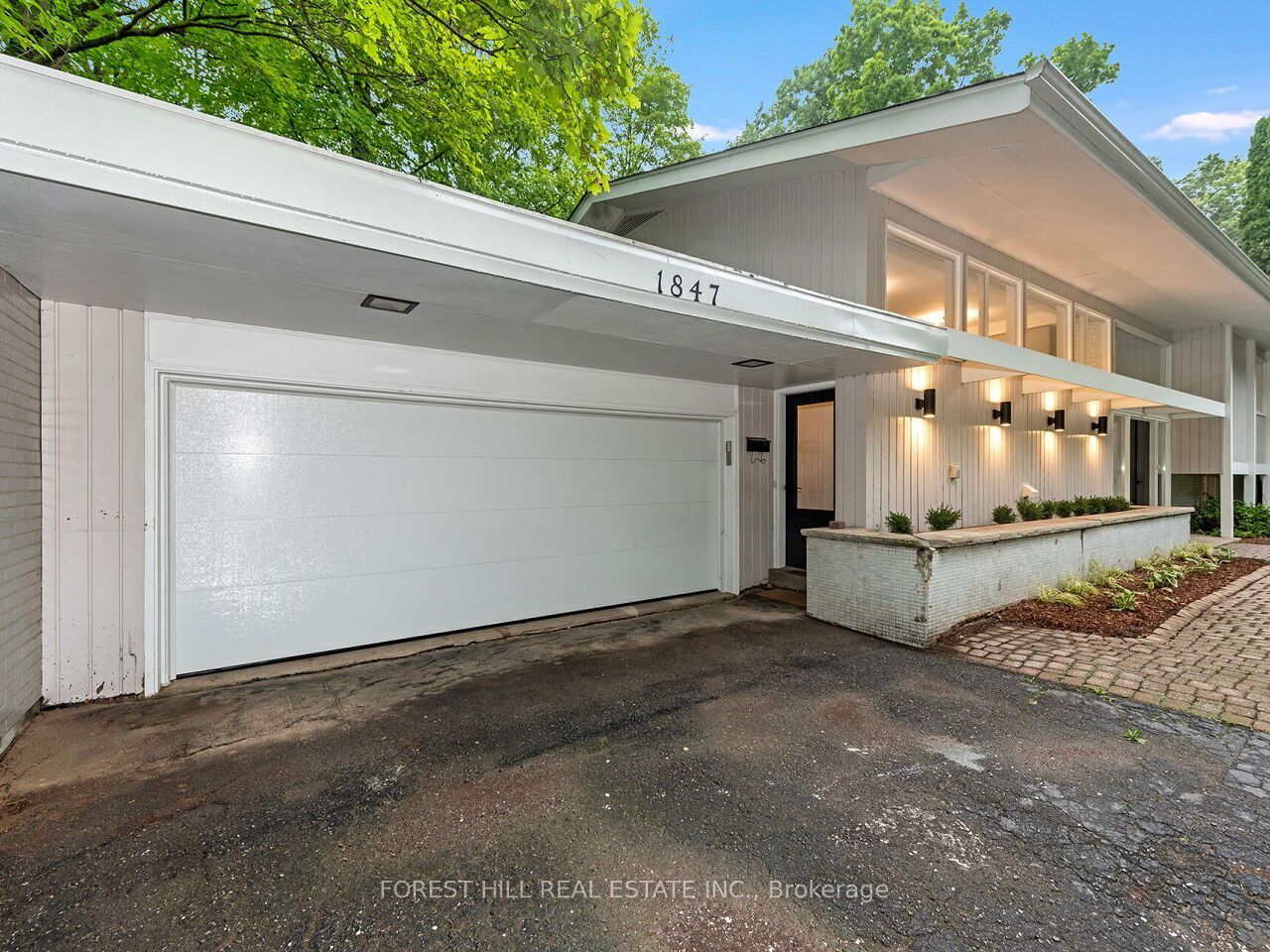 1847 Will Scarlett Drive, Mississauga, ON L5K 1J6 photo 3